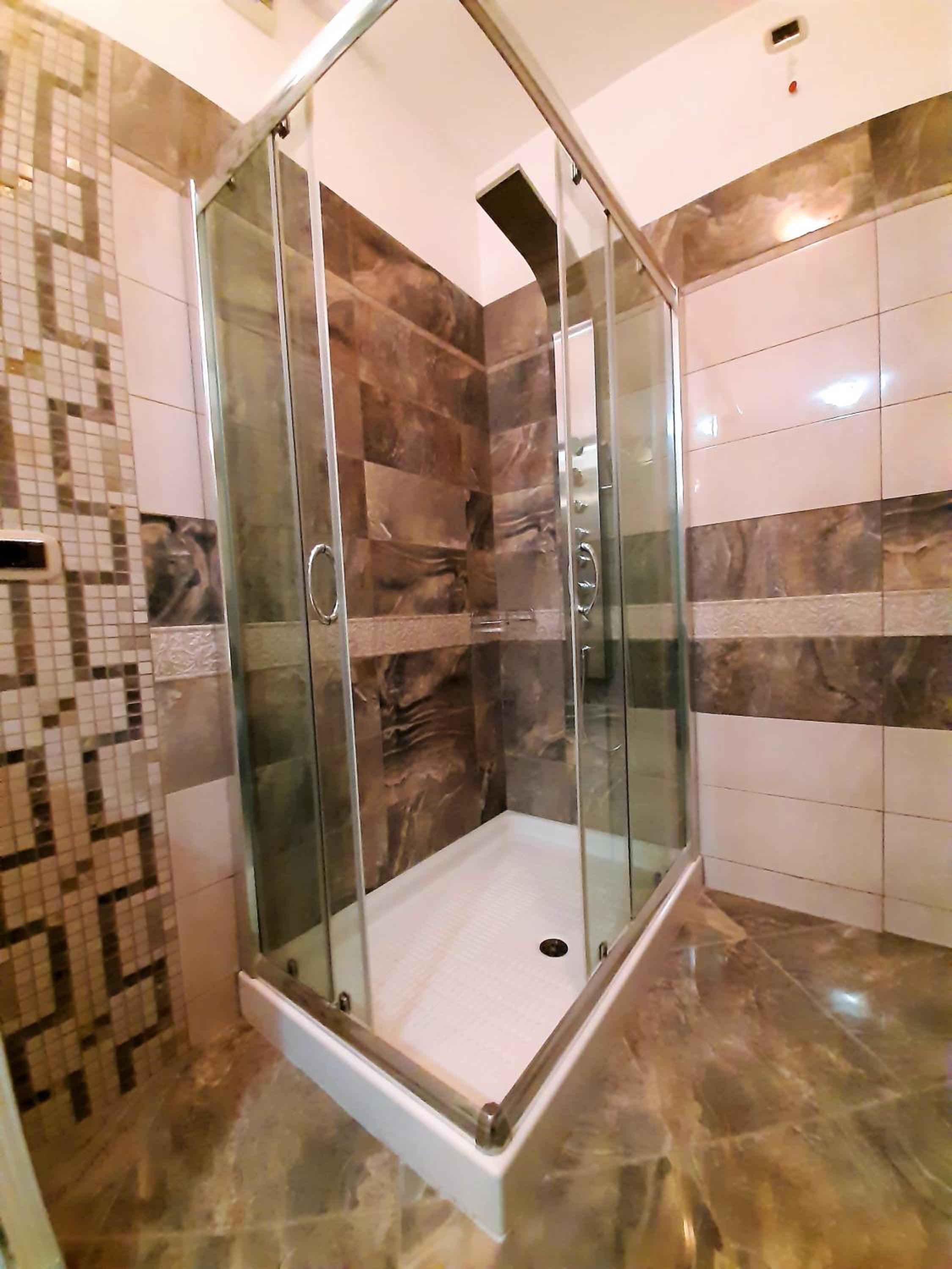 Executive Suite - Photo 4