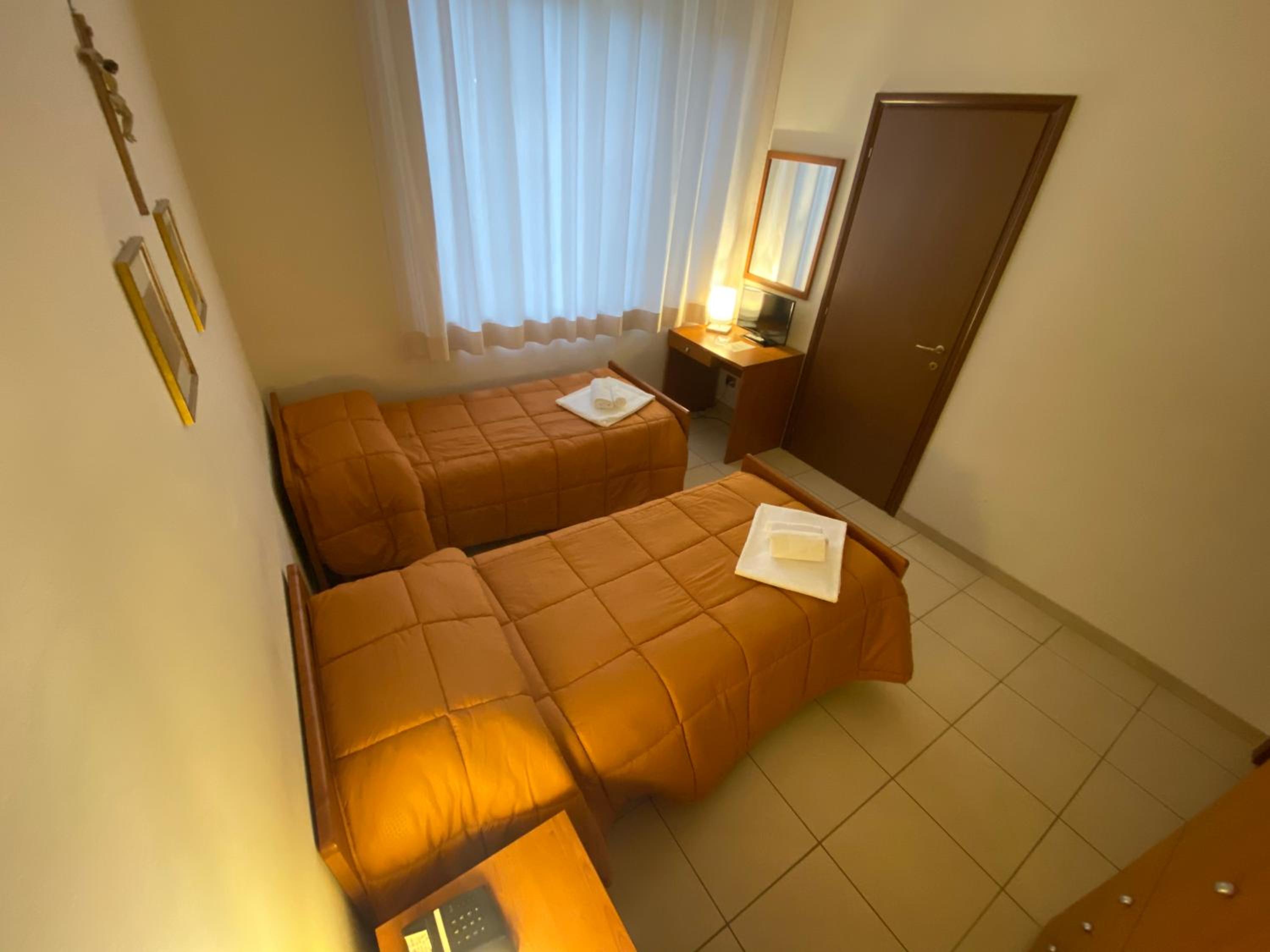 Twin Room with Private Bathroom
