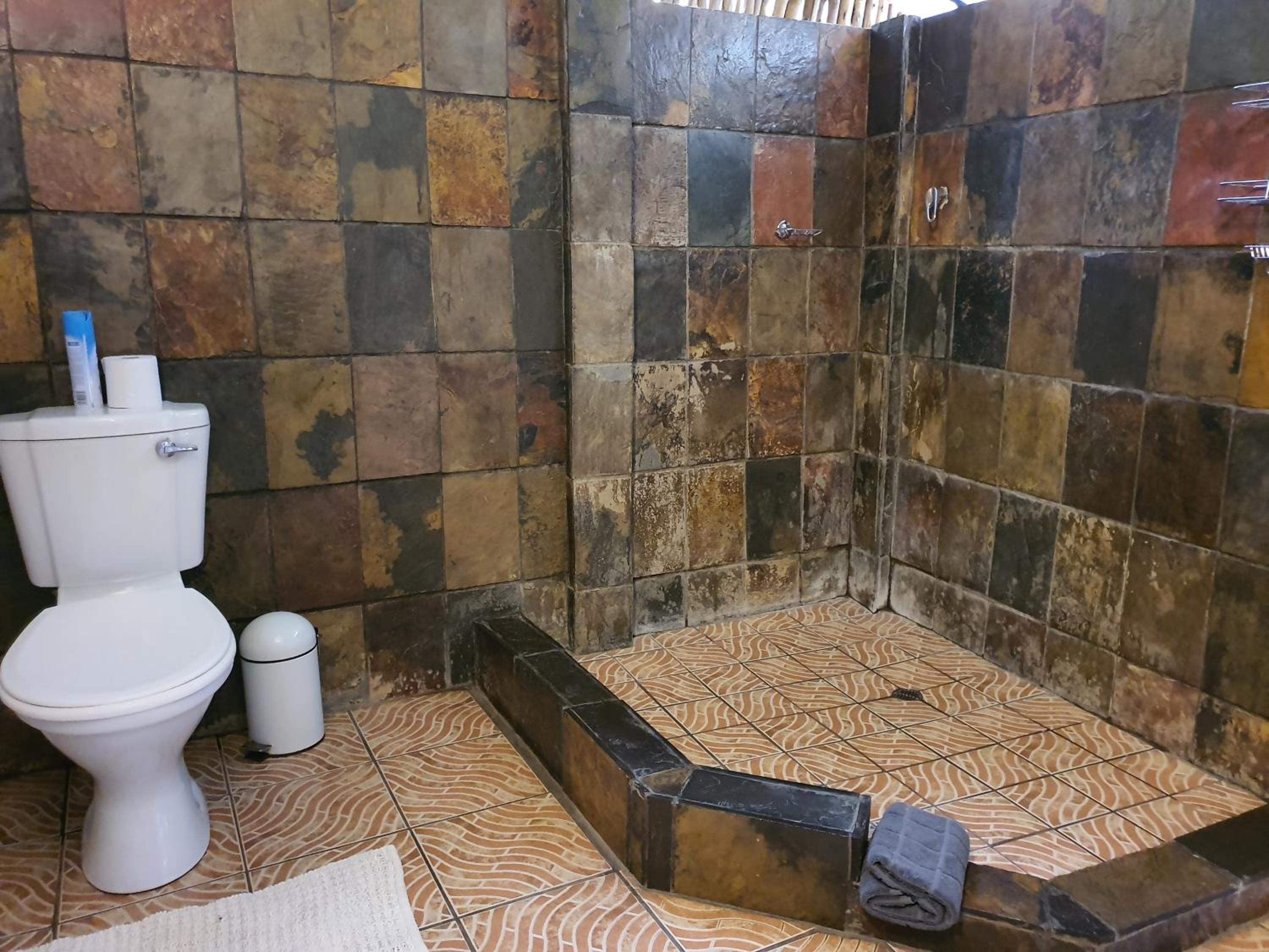 Budget Twin Room with Outdoor Shower photo 3