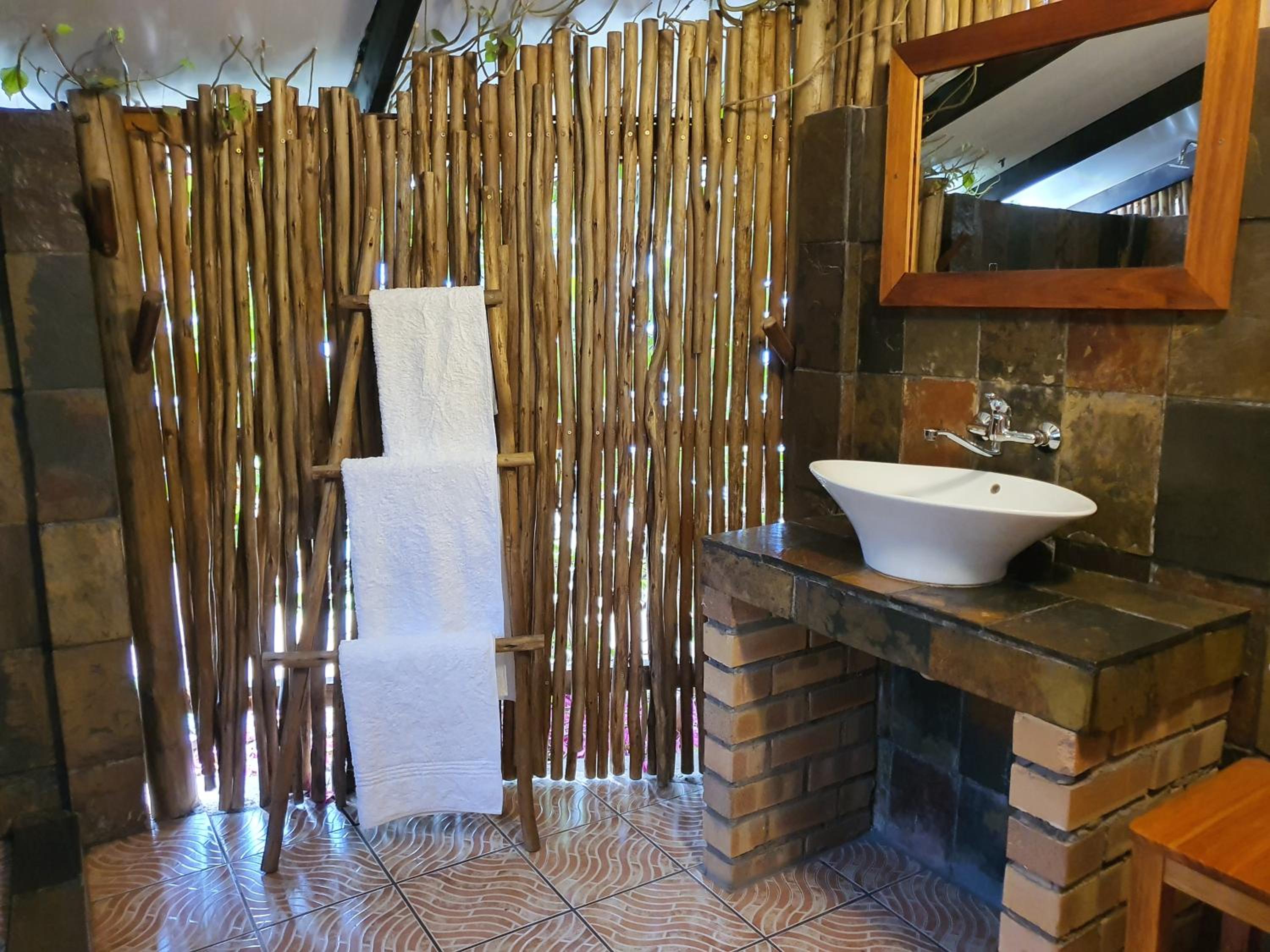 Budget Twin Room with Outdoor Shower photo 2