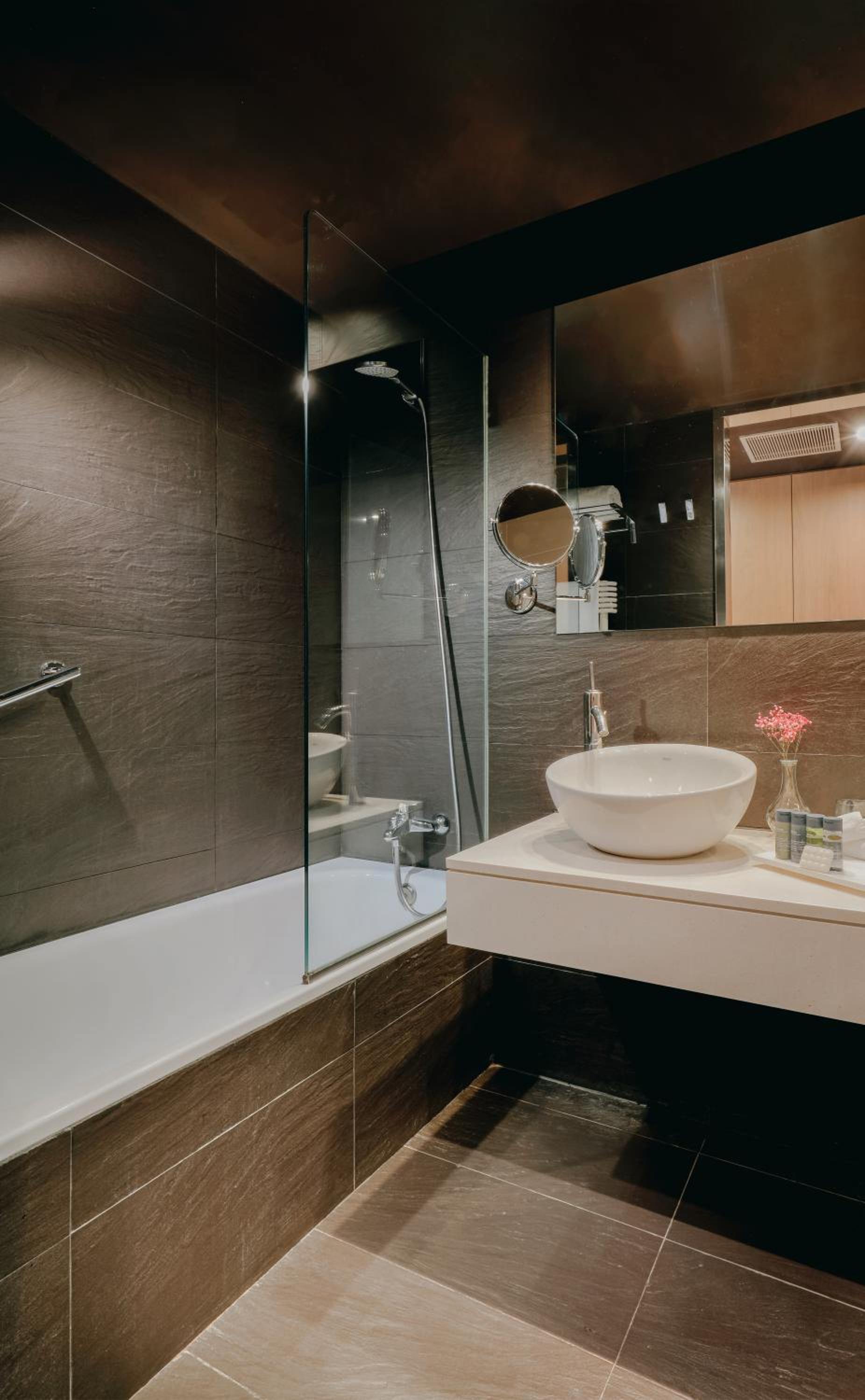 Standard Double or Twin Room - Photo 6