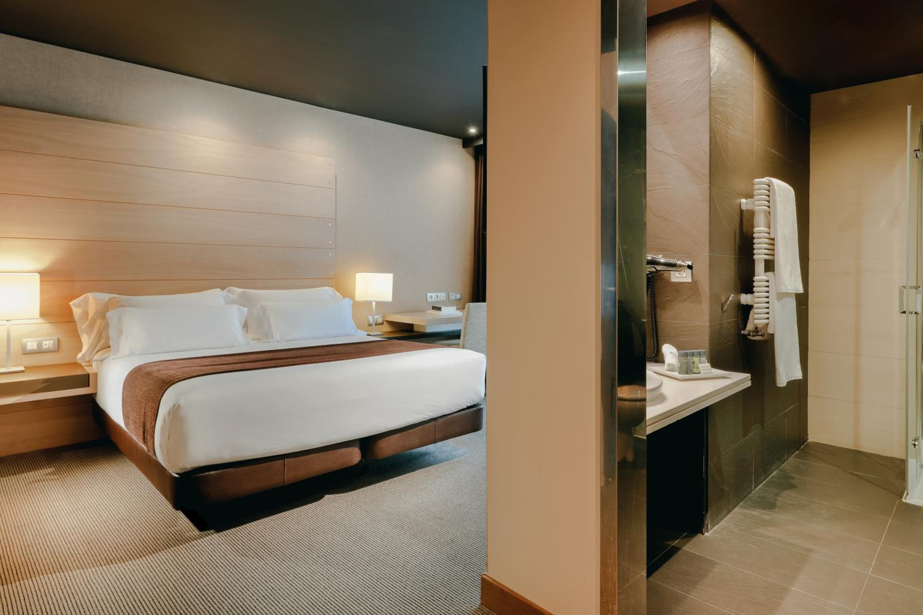 Standard Double or Twin Room - Photo 2