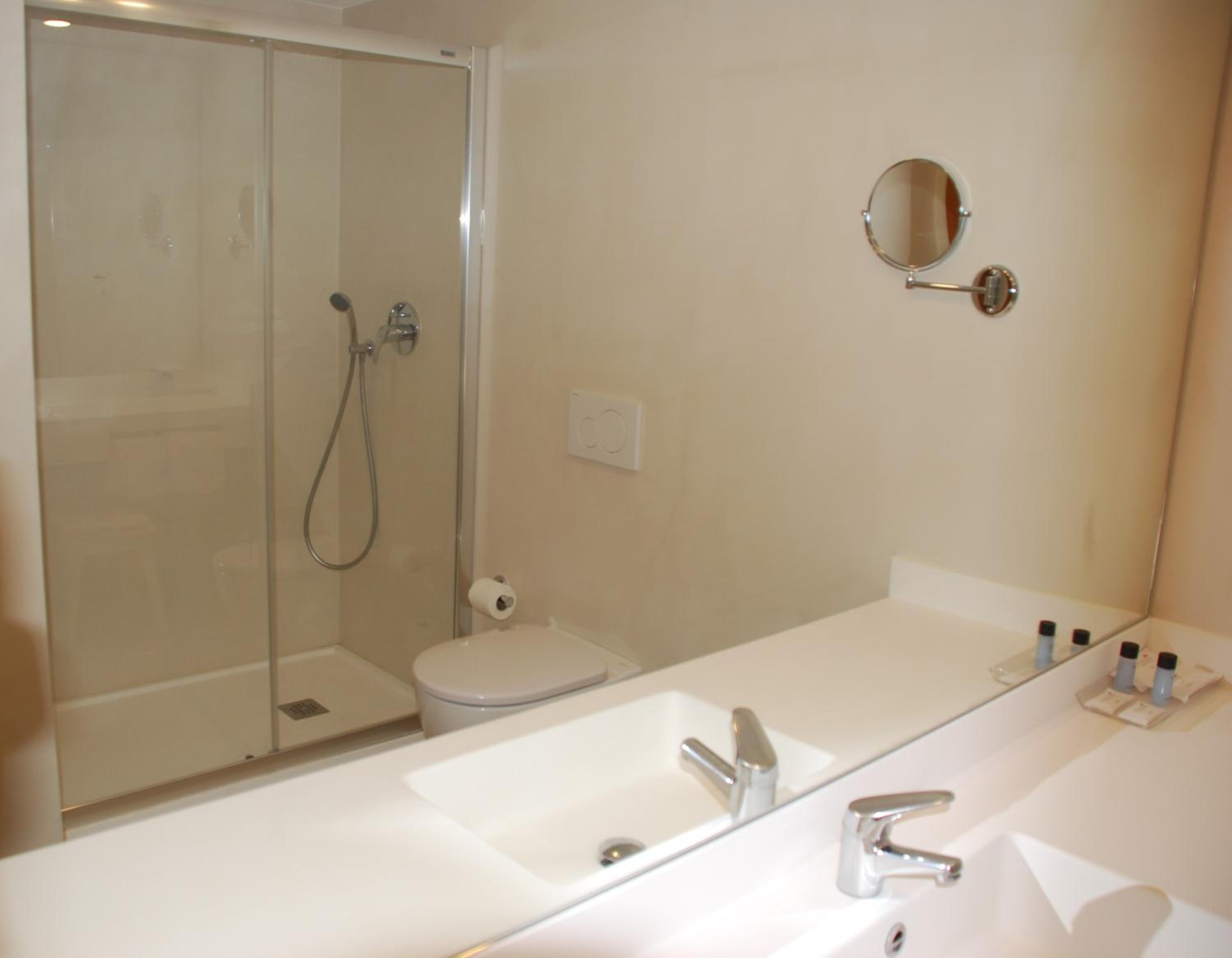 Twin Room (2 Adults) photo 3