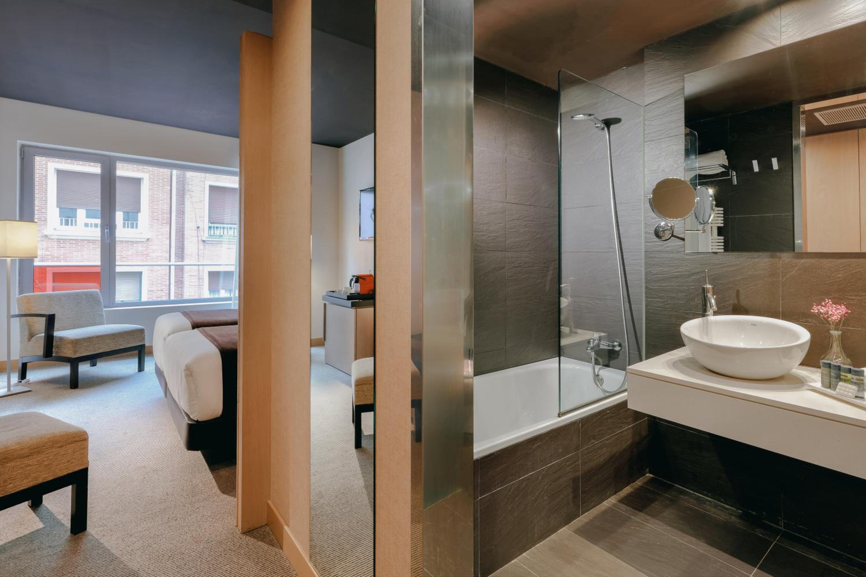 Standard Double or Twin Room - Photo 3