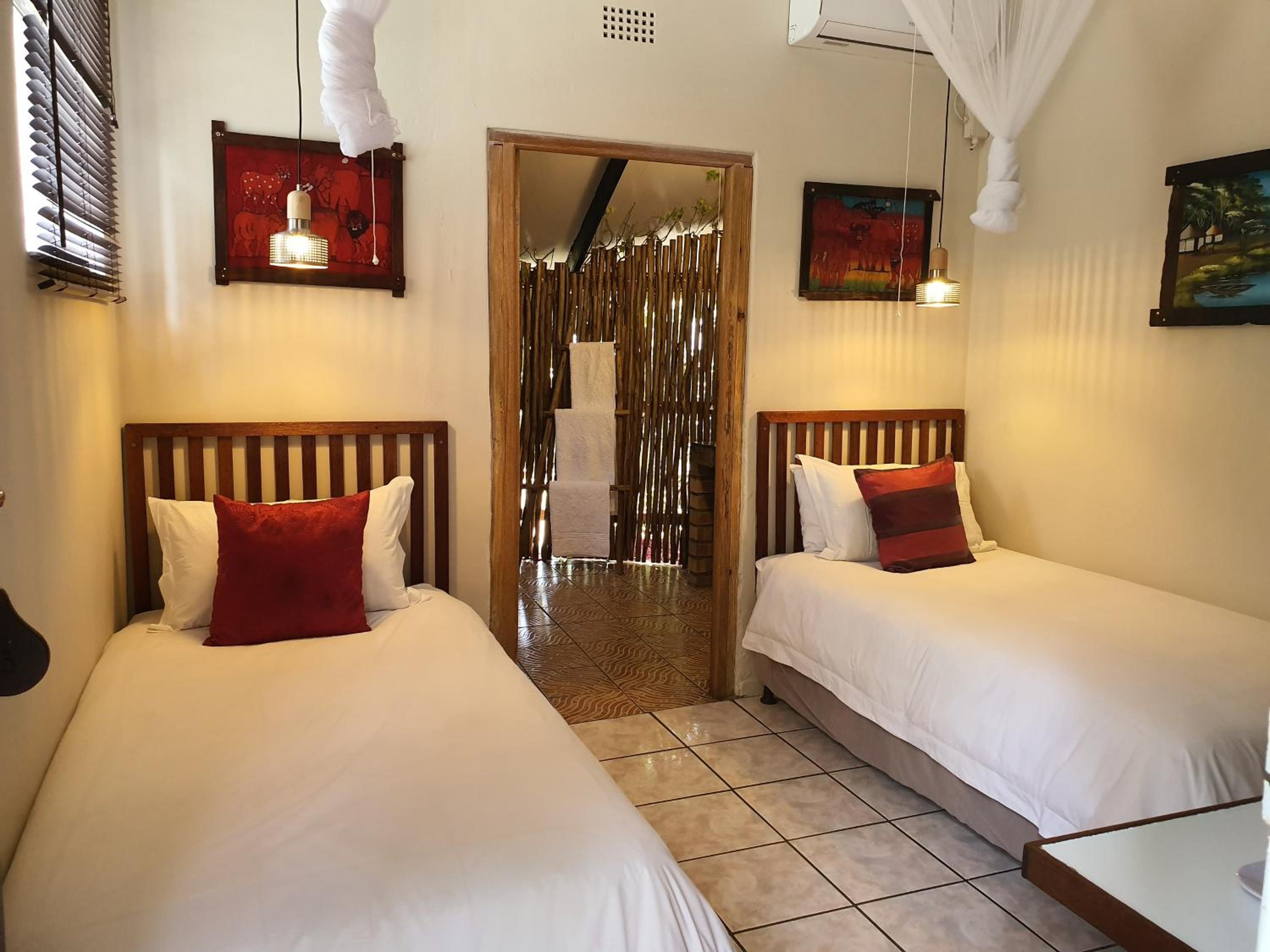 Budget Twin Room with Outdoor Shower photo 1