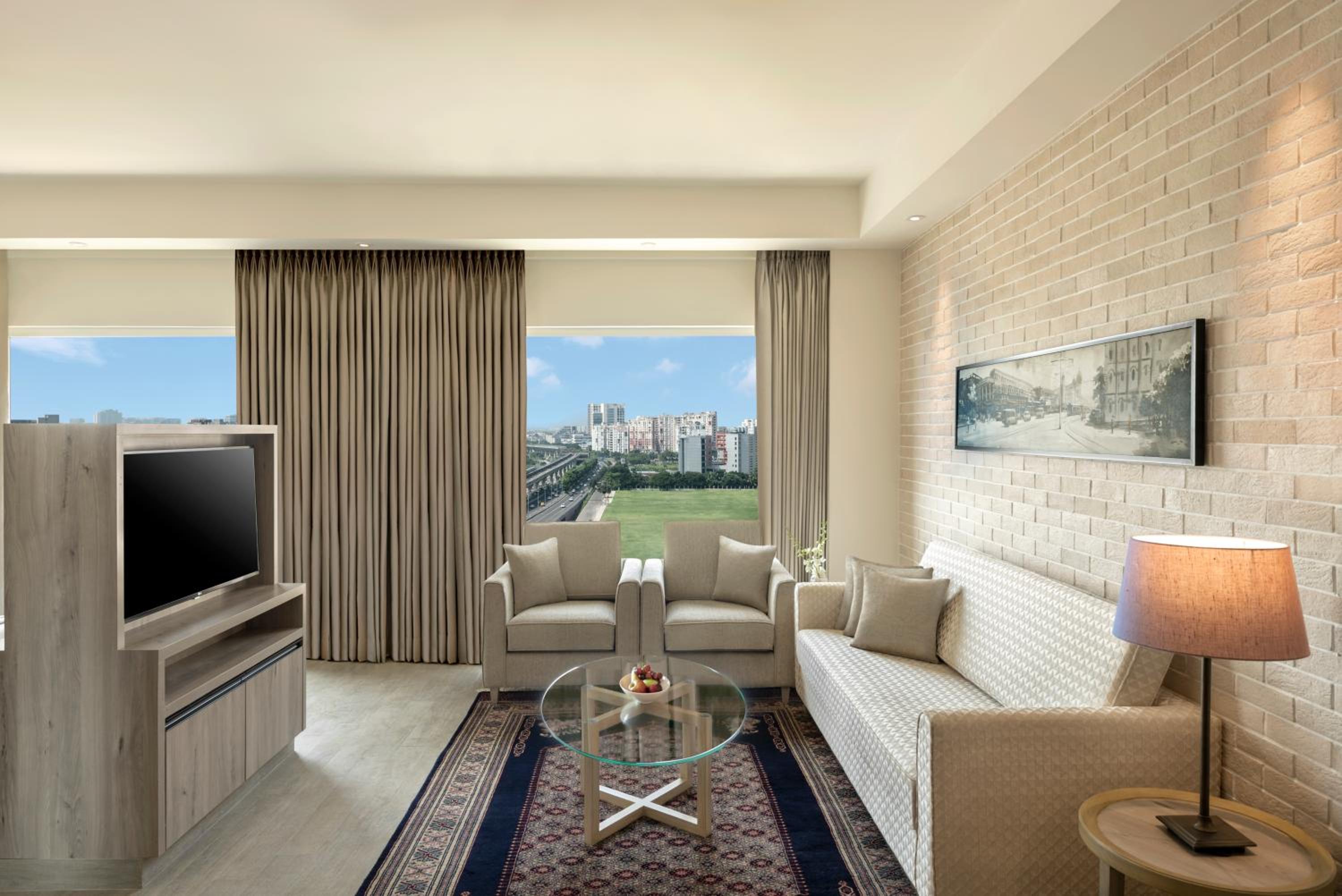 Studio Suite - Photo 1