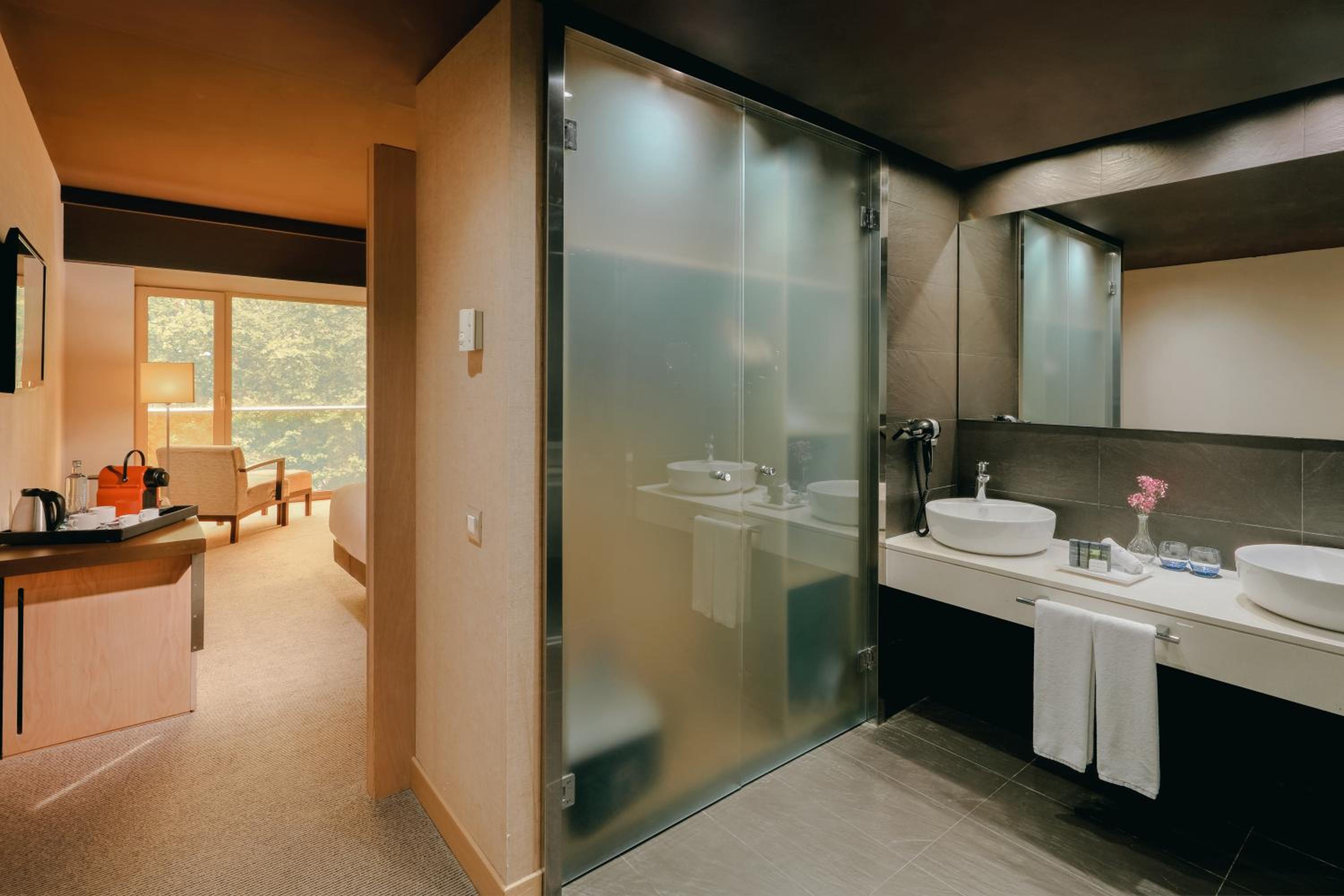 Superior Double or Twin Room with View - Photo 5
