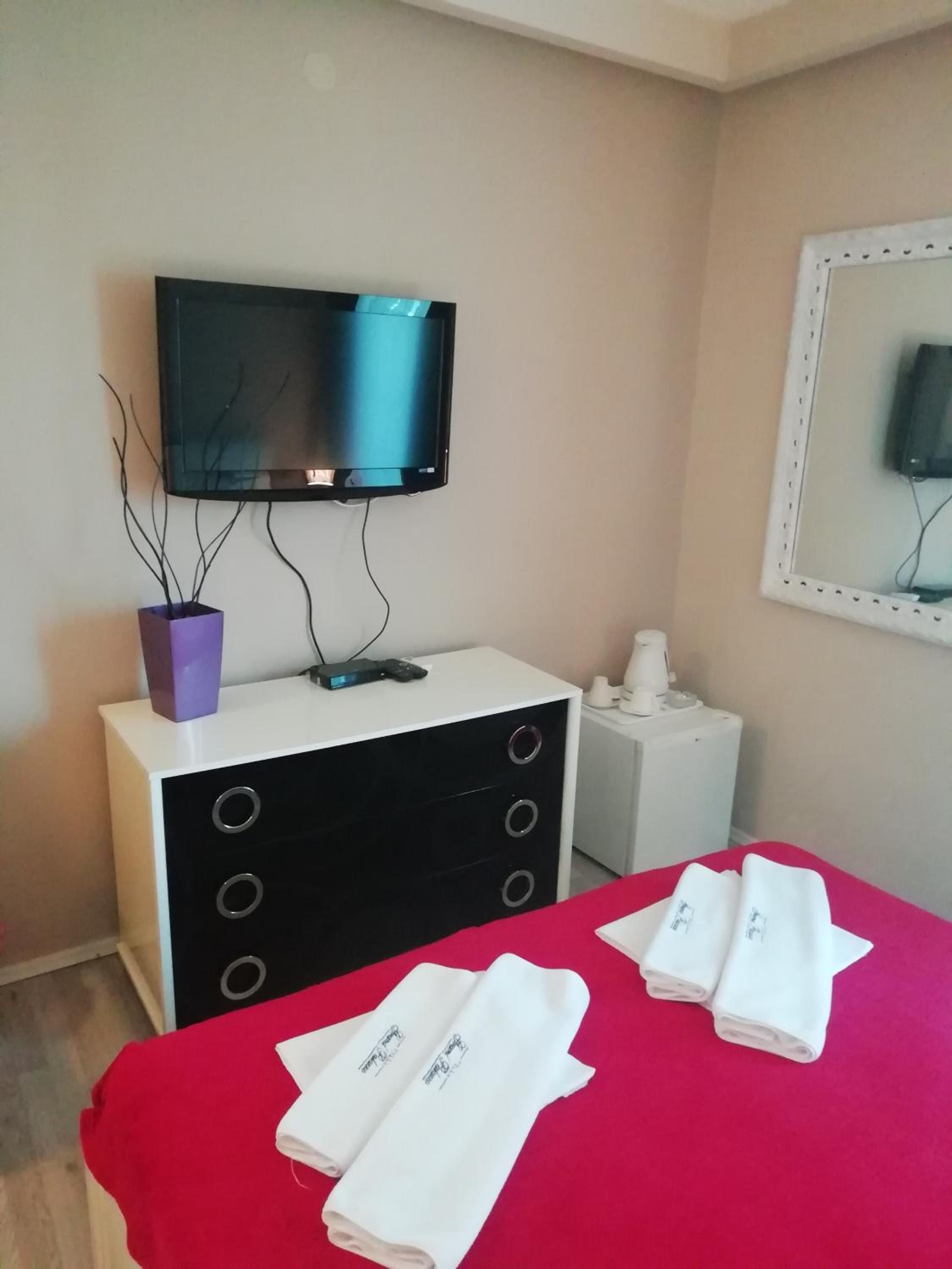 Double Room with Balcony - Photo 2