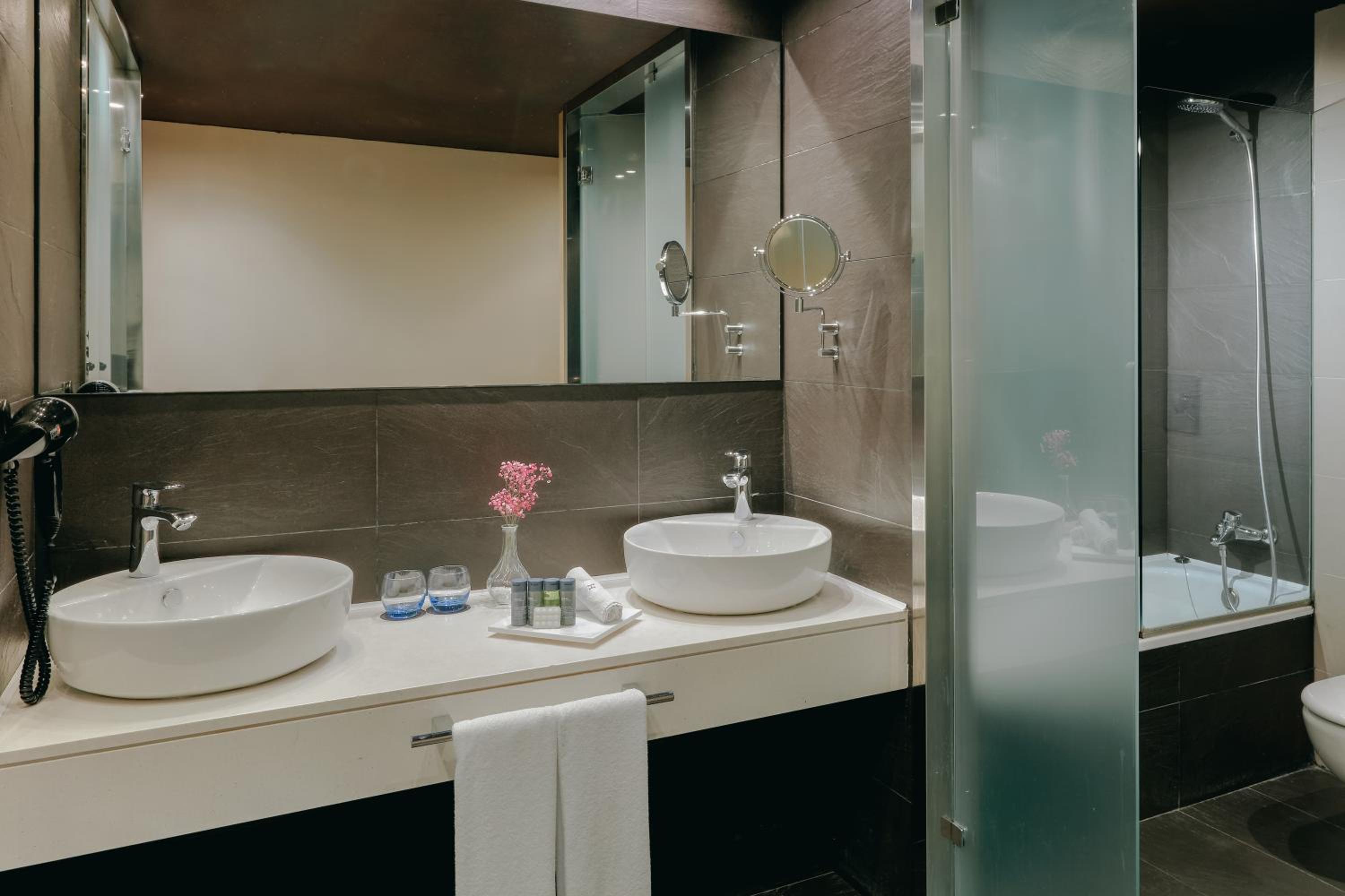 Superior Double or Twin Room with View - Photo 2