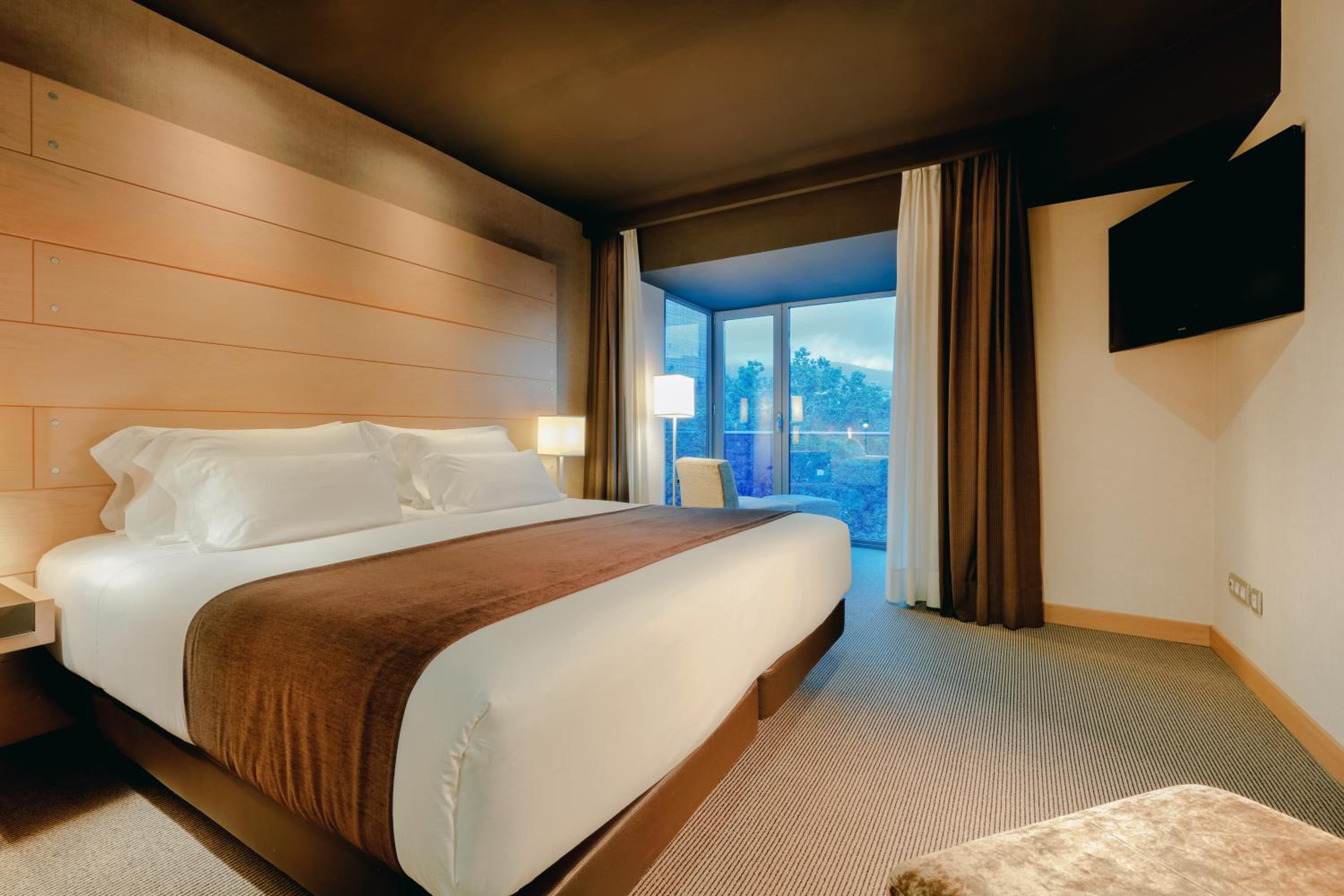 Junior Suite with View - Photo 7