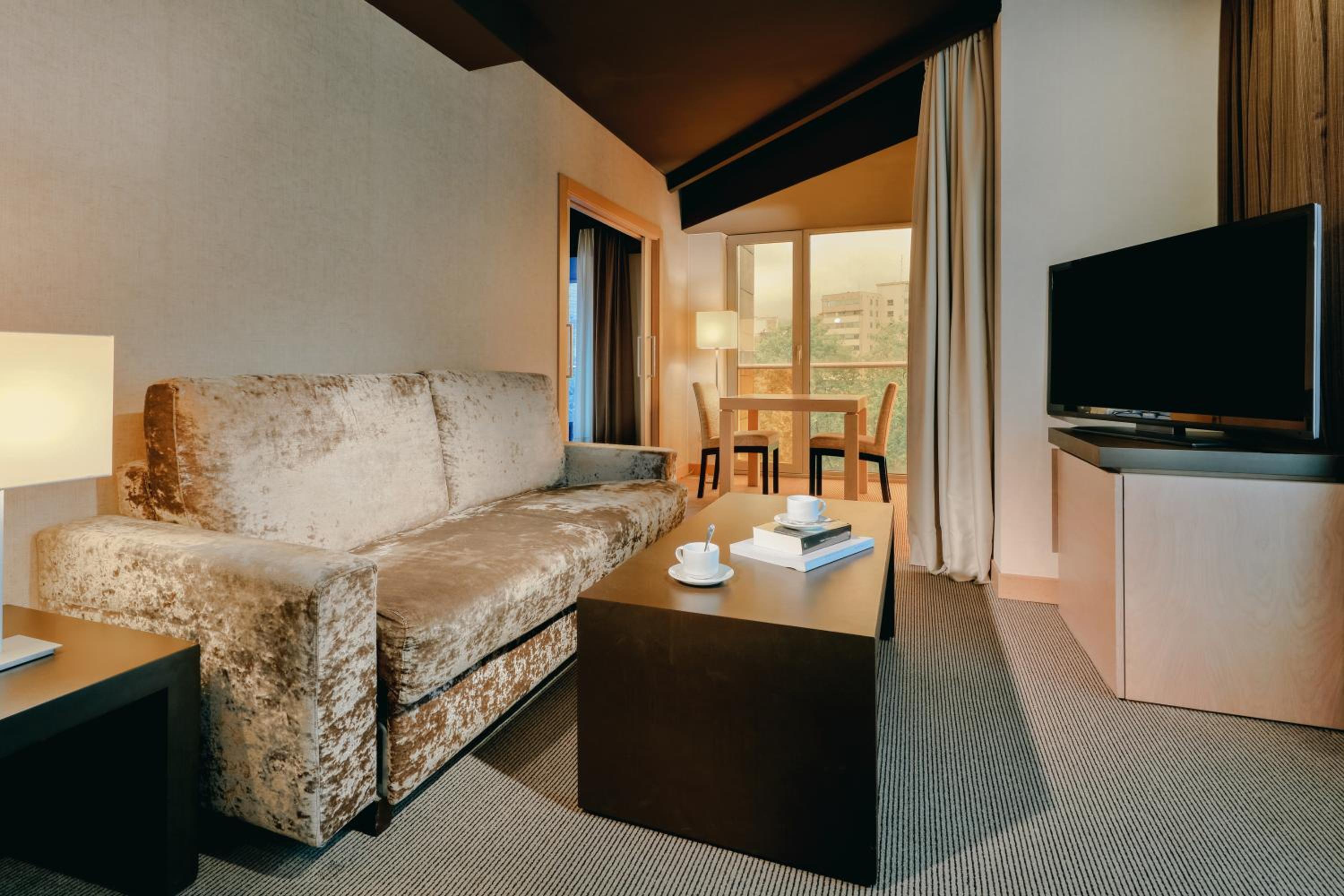 Junior Suite with View - Photo 4