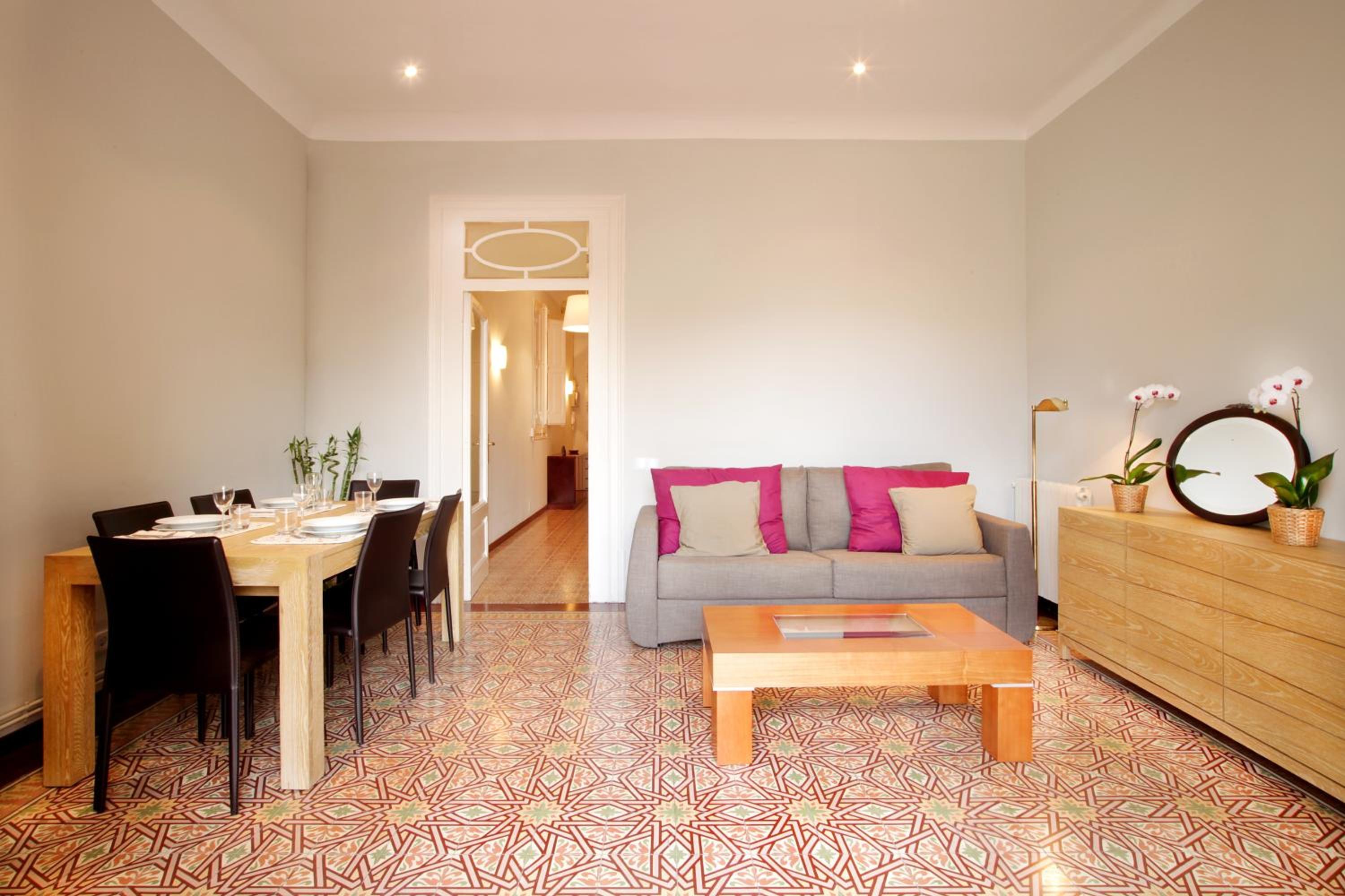 Apartamento de dos habitaciones con balcón grande