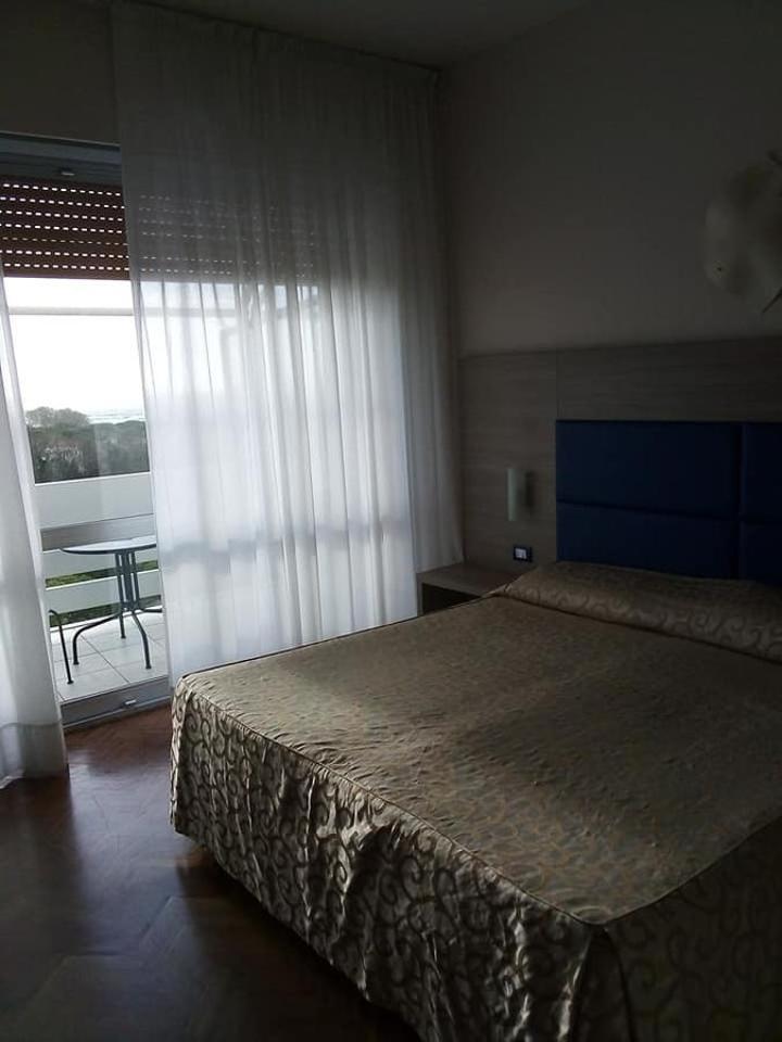 Double or Twin Room with Park View - Photo 3
