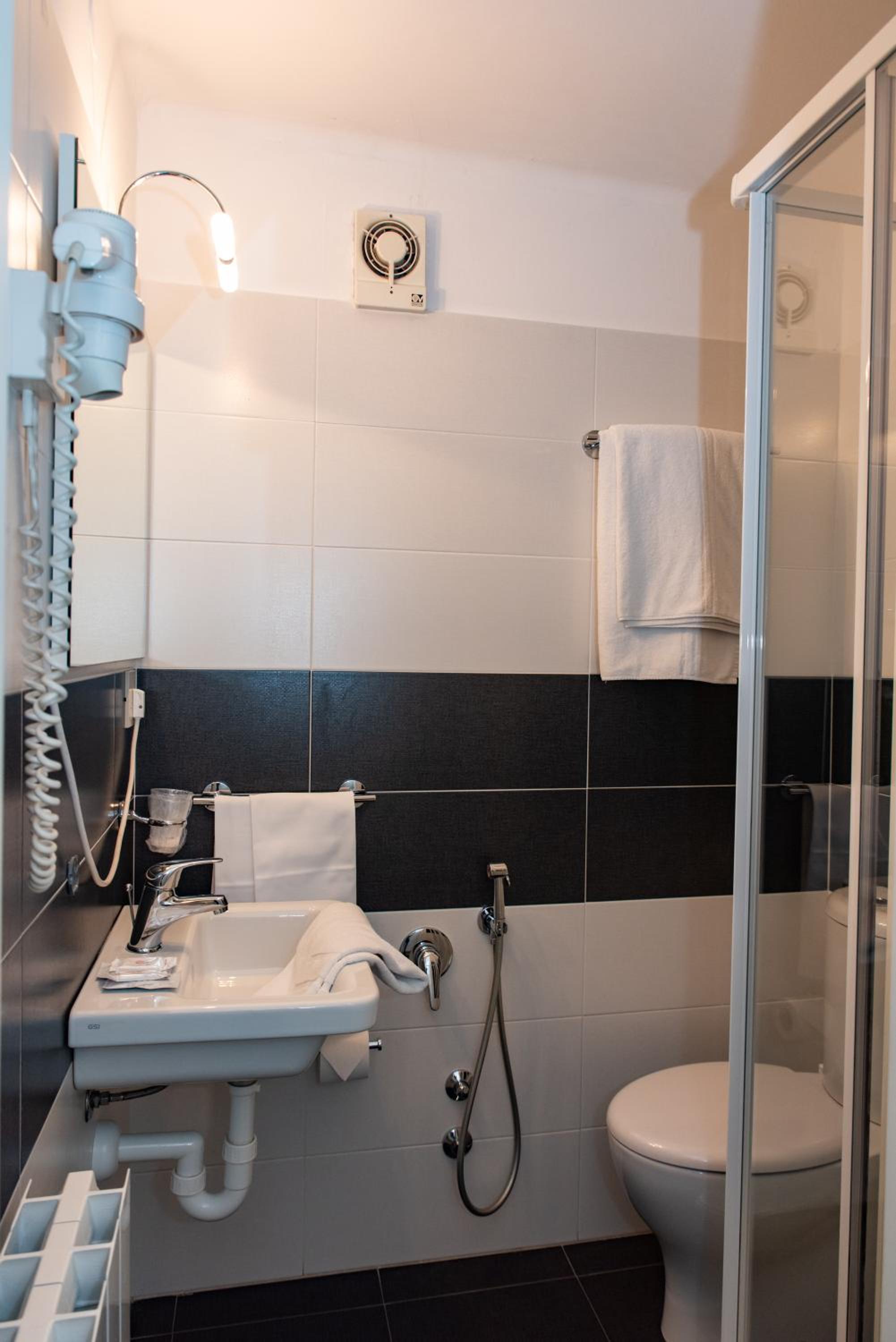 Economy Double Room - Photo 5