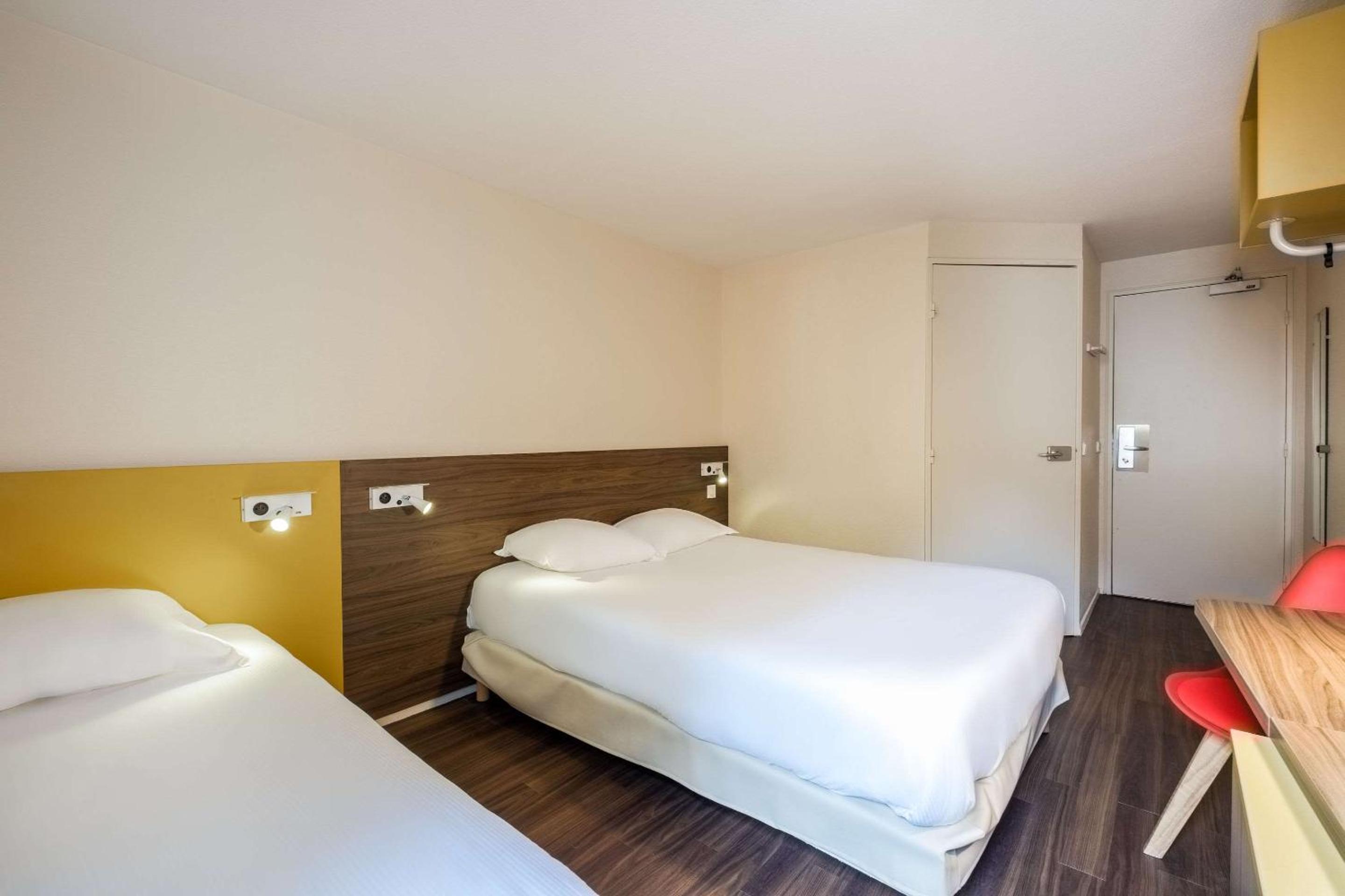 Triple Room with Double bed and Single Bed - Photo 4