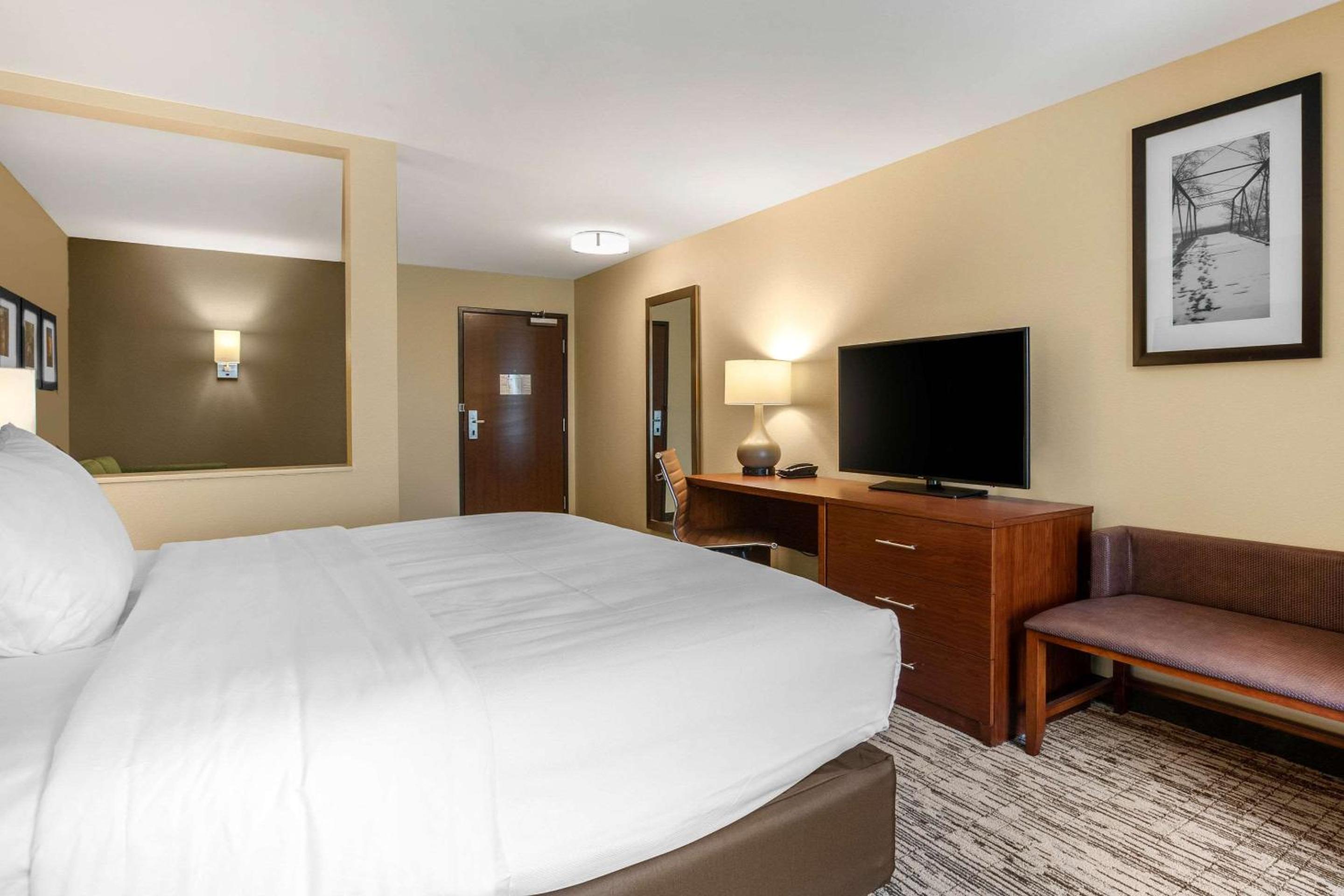 King Suite - Accessible/Non-Smoking - Photo 5
