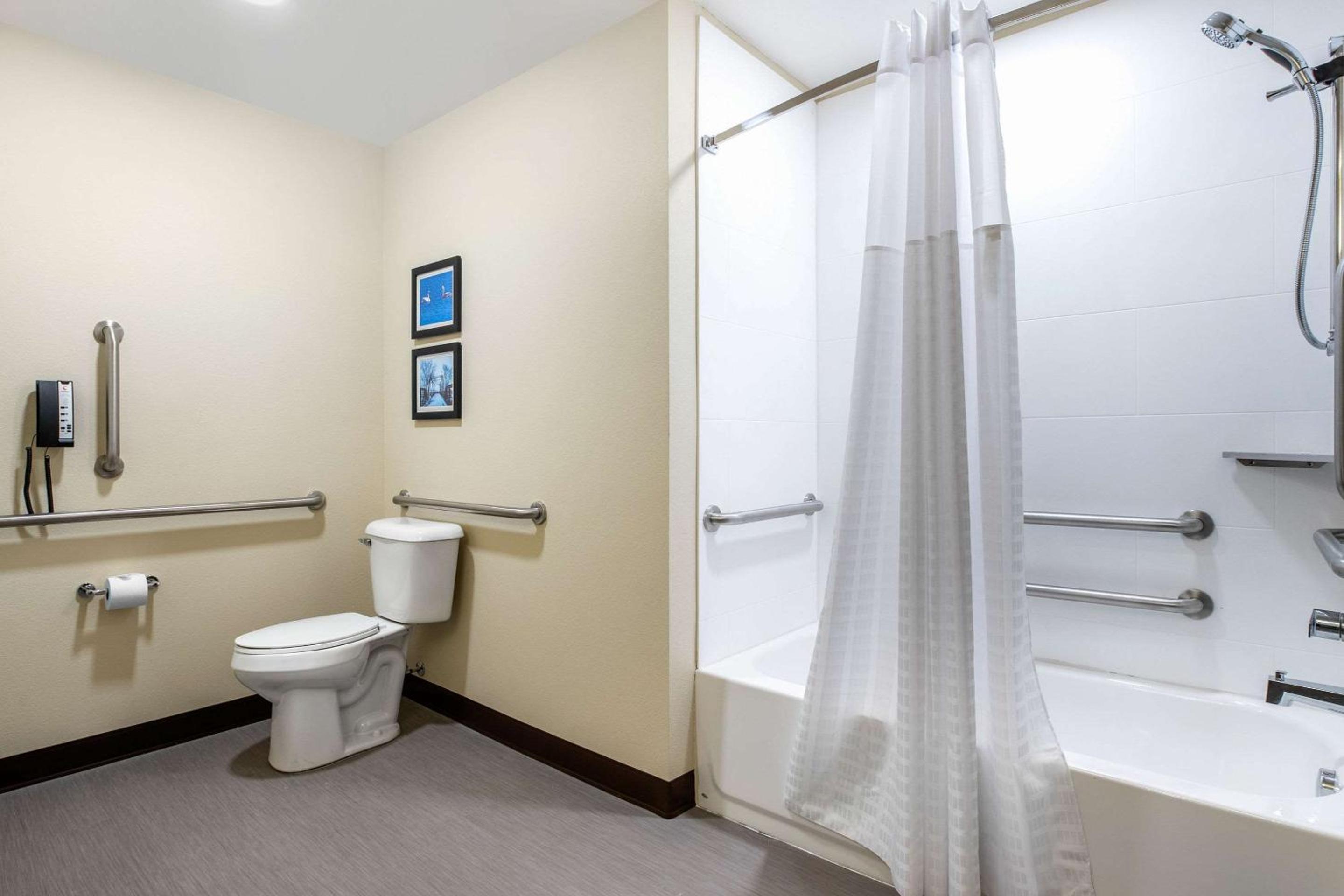 King Suite - Accessible/Non-Smoking - Photo 1