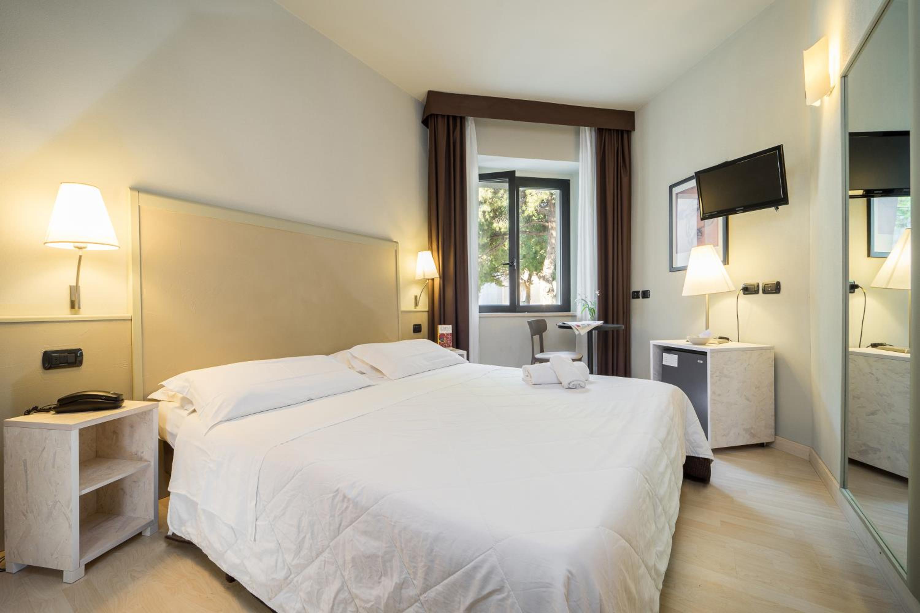 Double Room - Photo 3