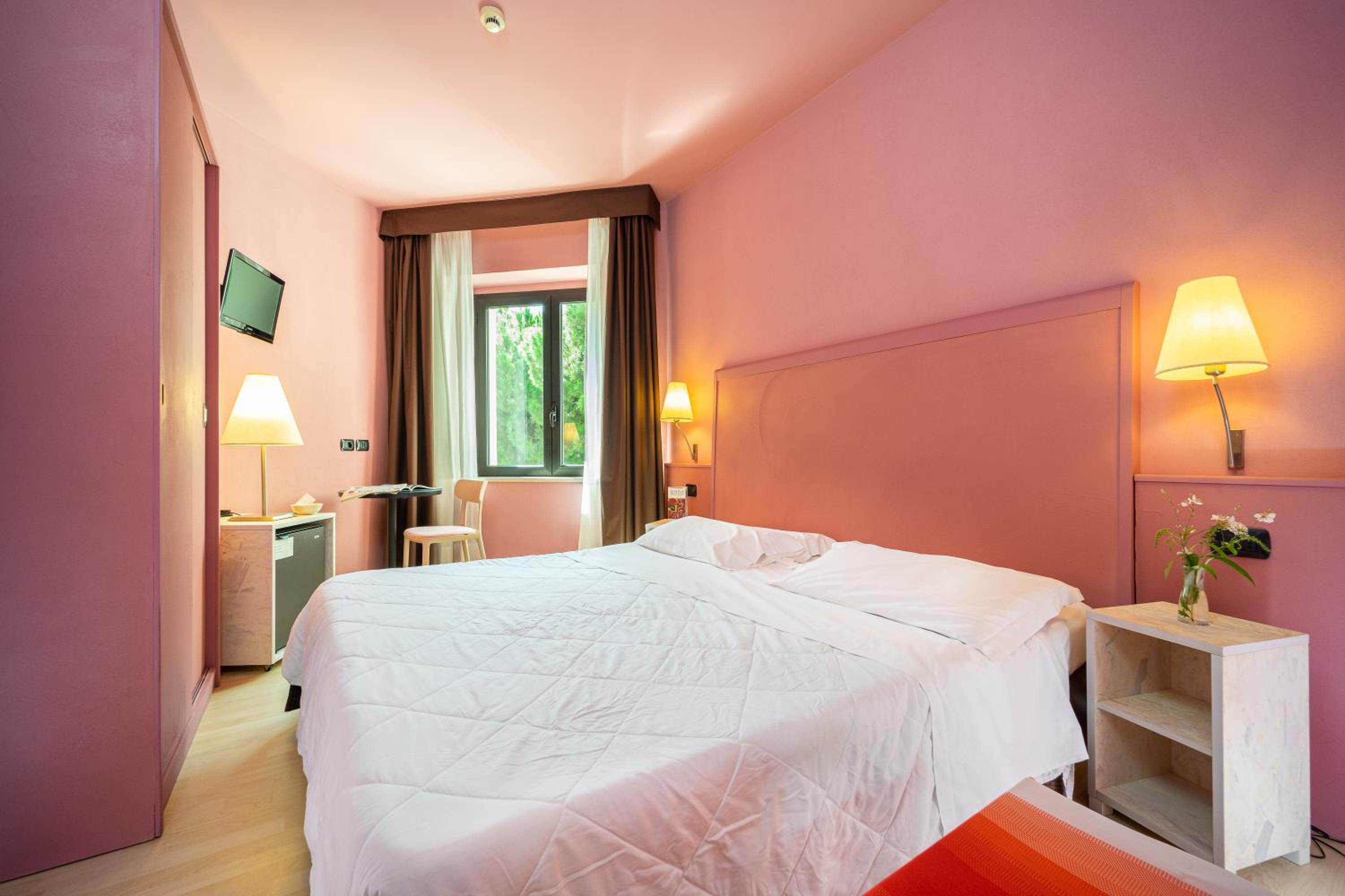 Double Room - Photo 4