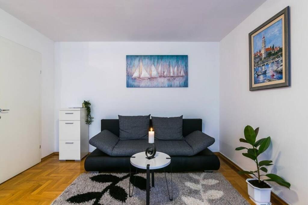 One-Bedroom Apartment - Photo 23