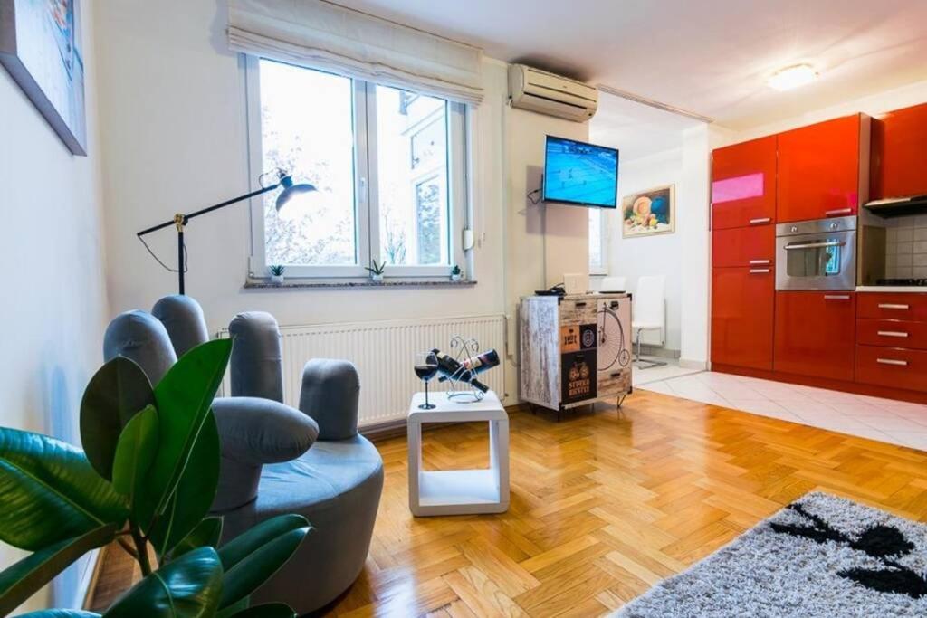 One-Bedroom Apartment - Photo 8