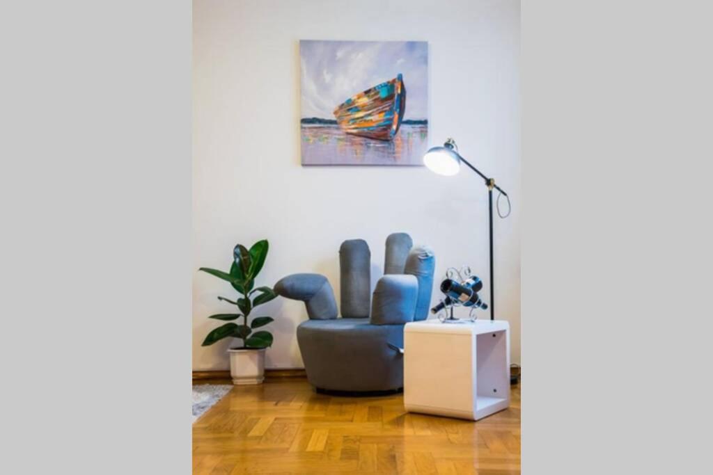 One-Bedroom Apartment - Photo 4