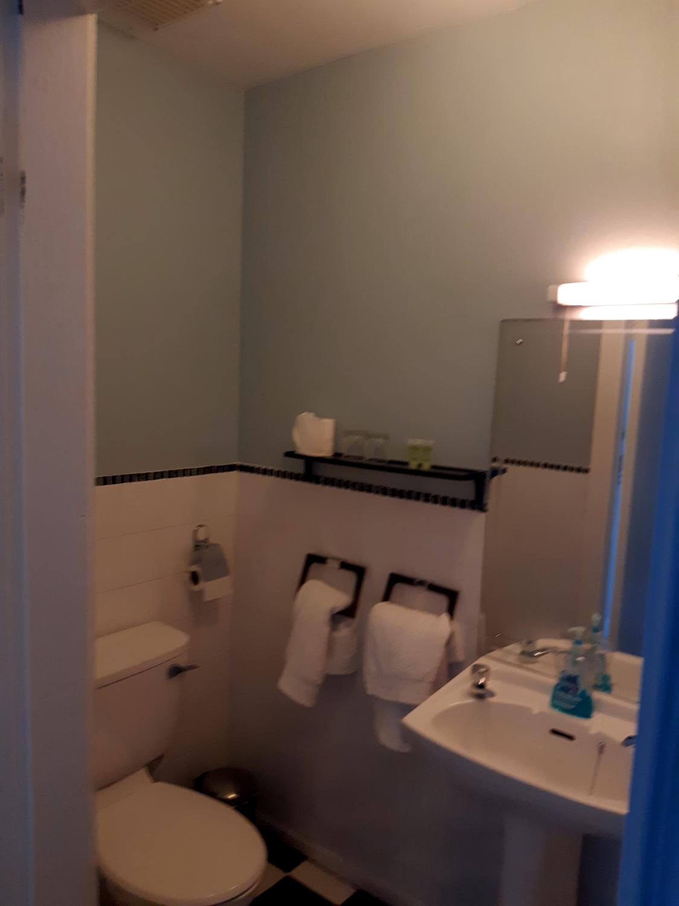 Standard Twin Room - Photo 2