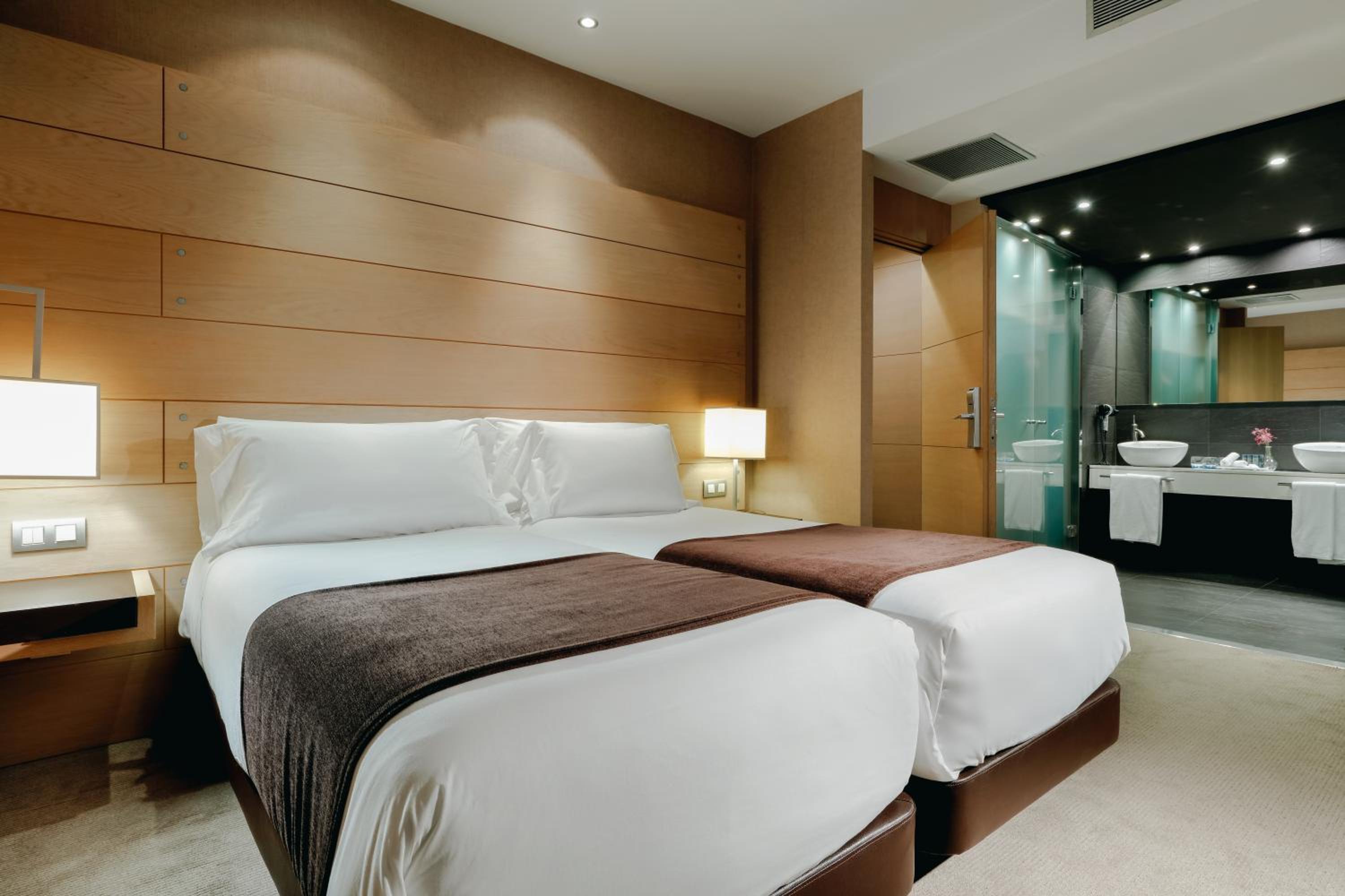 Standard Double or Twin Room with Extra bed (2 Adults + 1 Child) - Photo 2