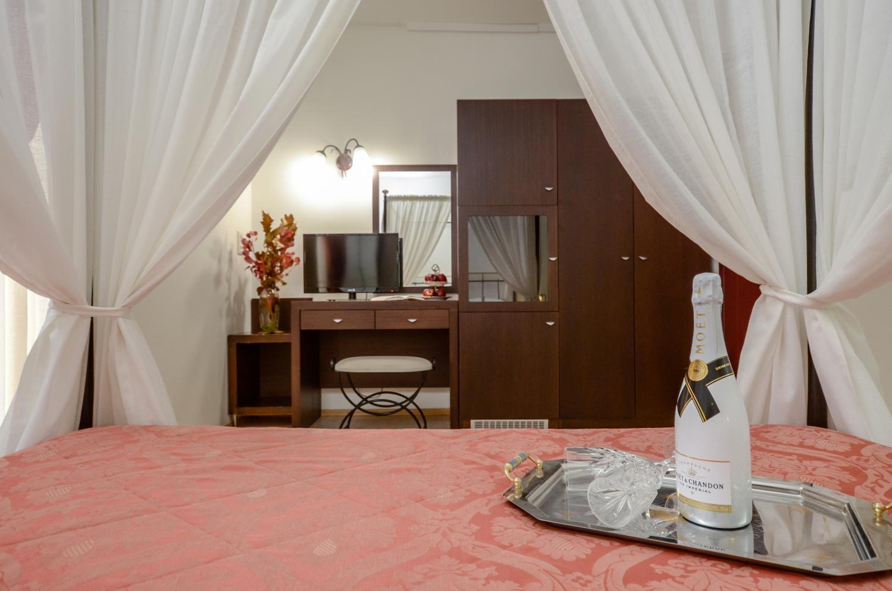 Honeymoon Suite photo 1
