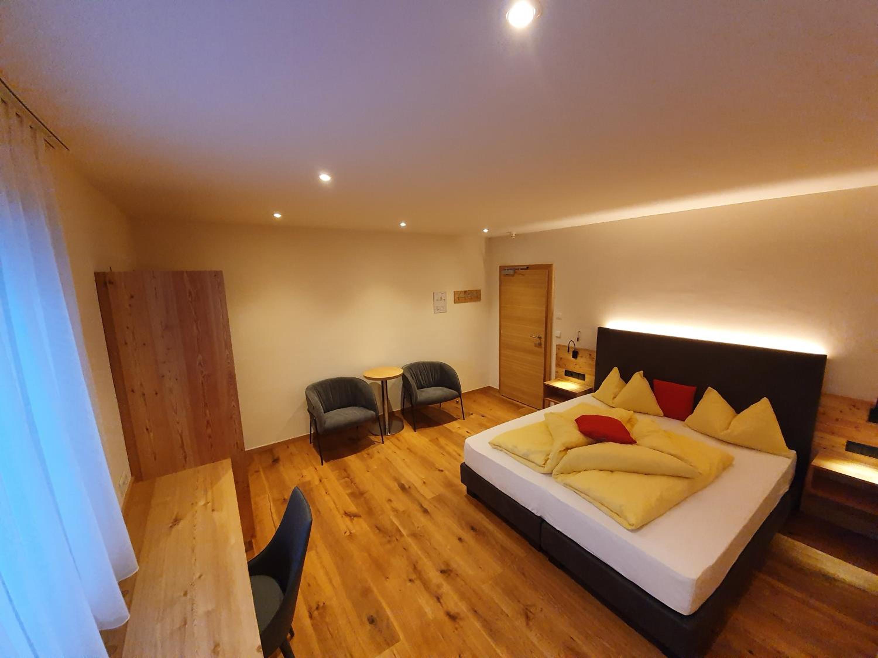 Double Room - Photo 16
