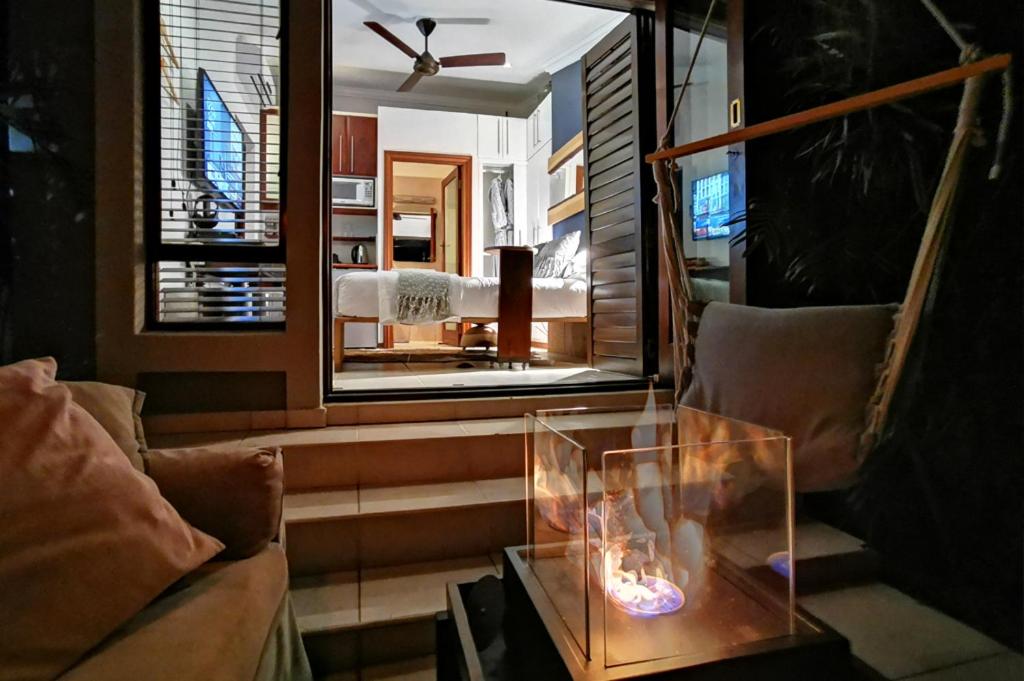 Deluxe Suite with Sea View - Photo 3