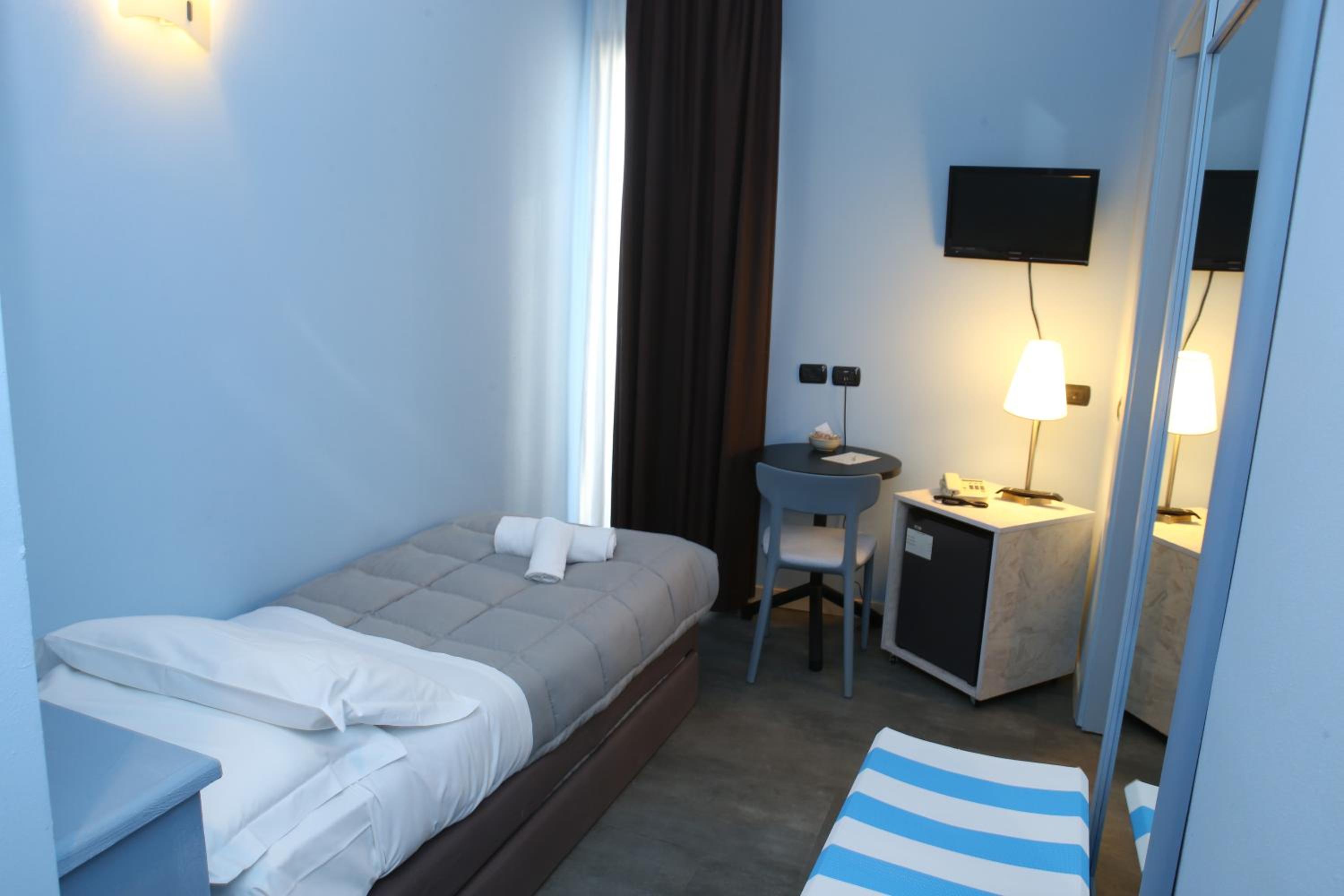 Single Room photo 2