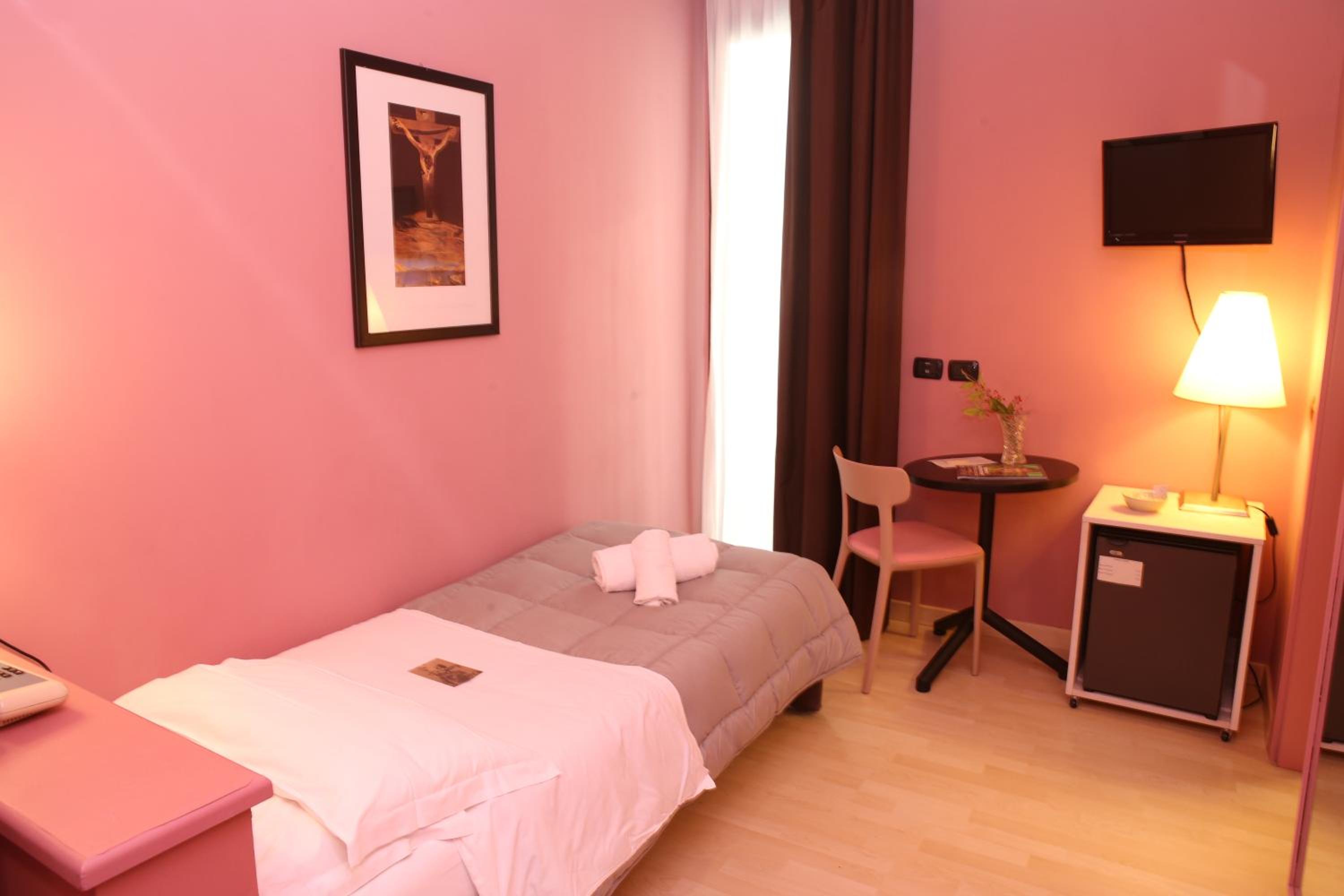 Single Room photo 3