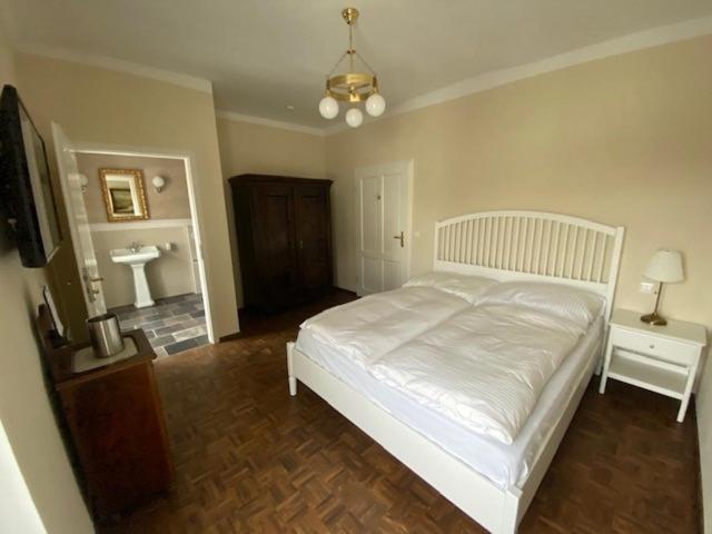 Double Room with Private Bathroom photo 1