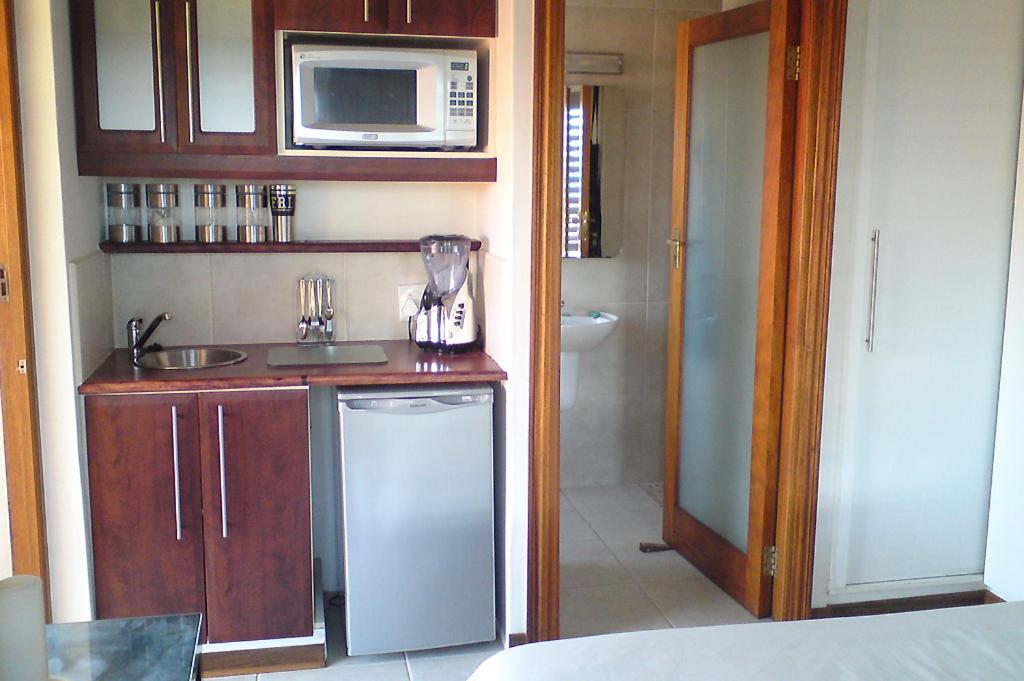 Deluxe Suite with Sea View - Photo 2