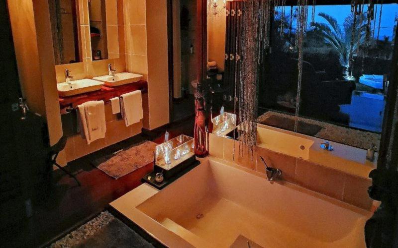 Queen Suite with Sea View - Photo 3