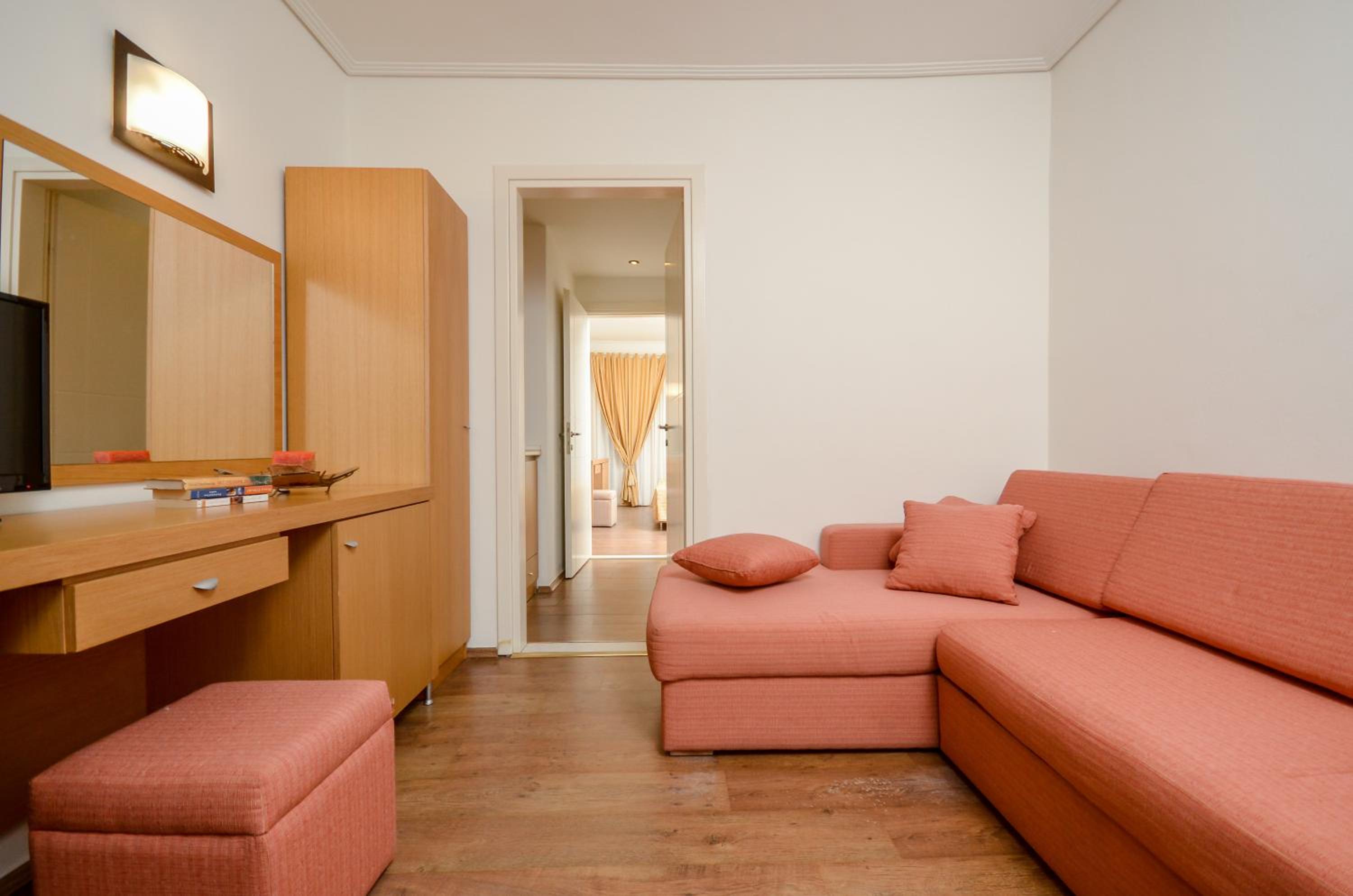 Apartment (4 Adults) photo 2