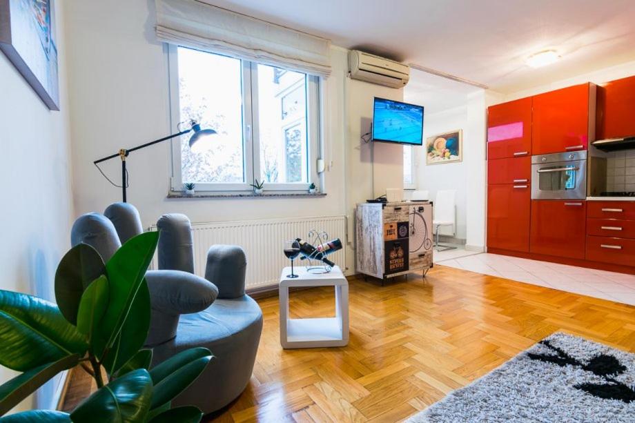 One-Bedroom Apartment - Photo 1