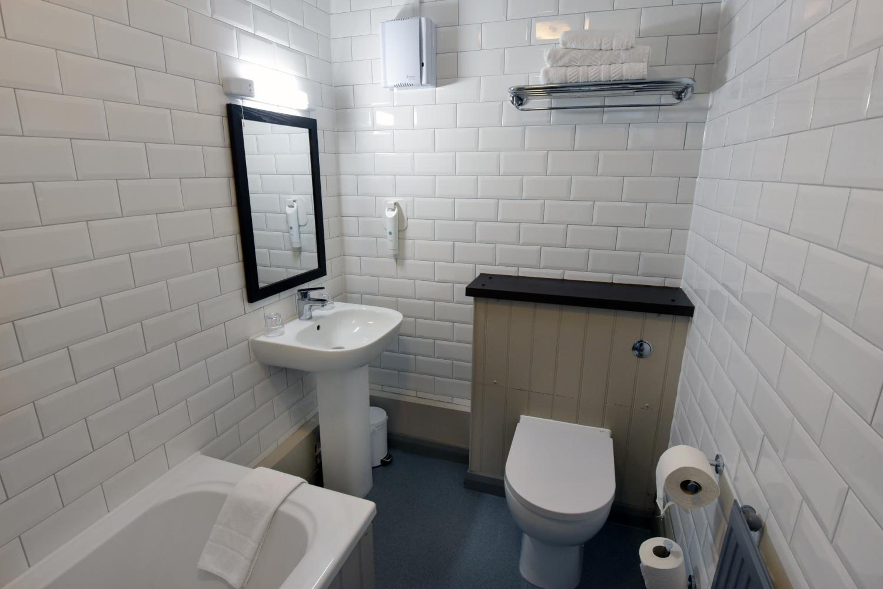 Double Room - Photo 5