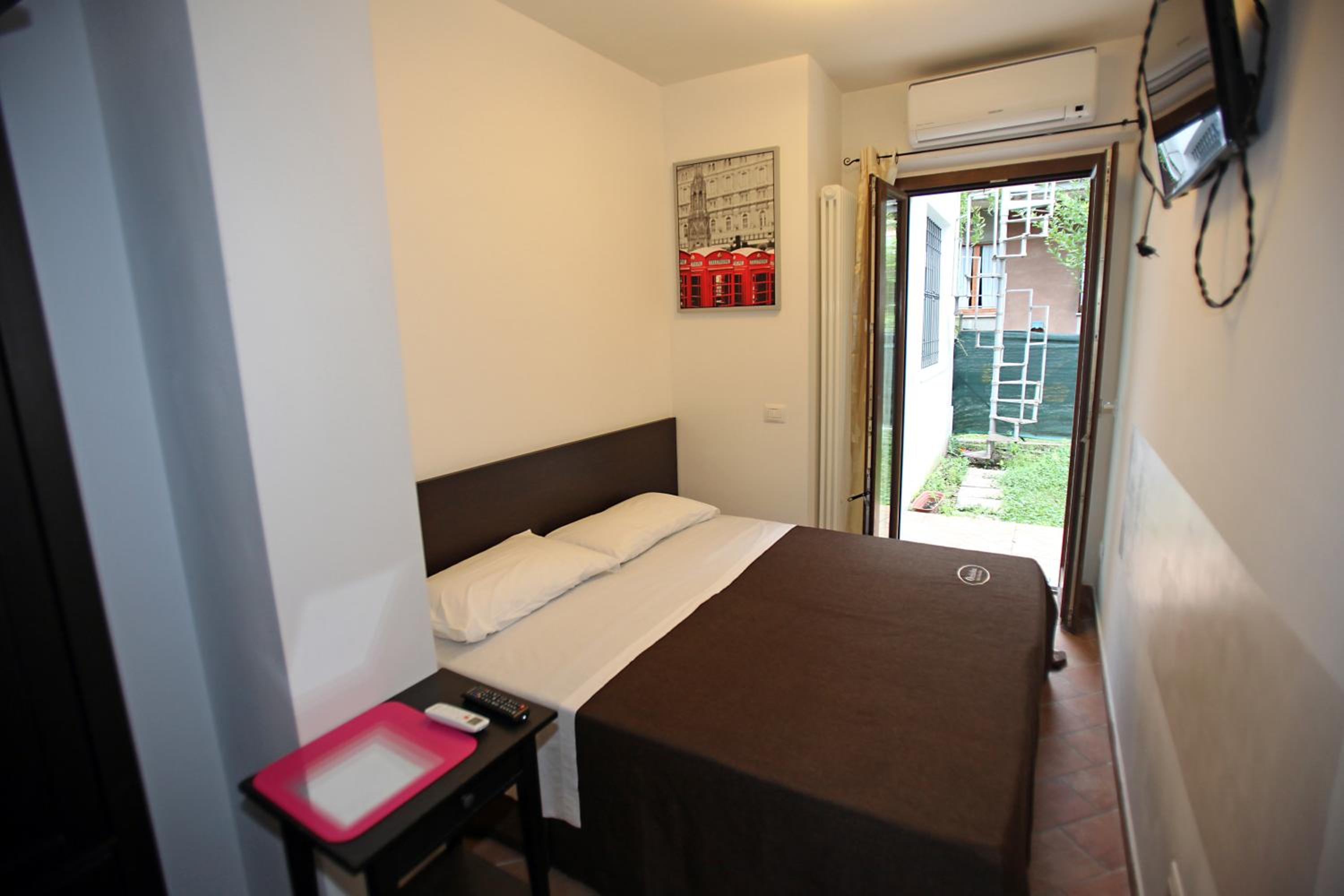 Small Double Room with Garden View photo 1