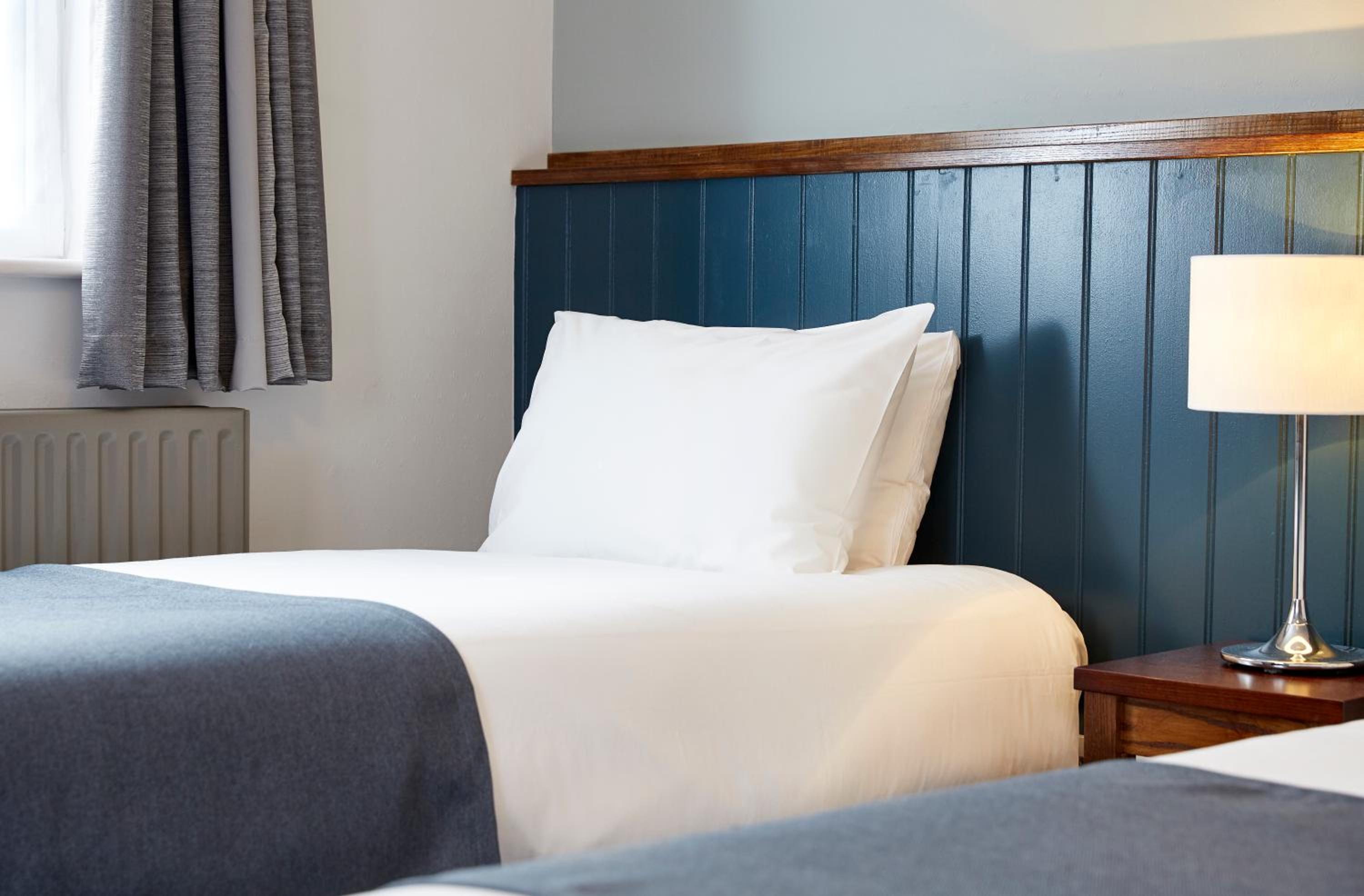 Standard Twin Room - Photo 1