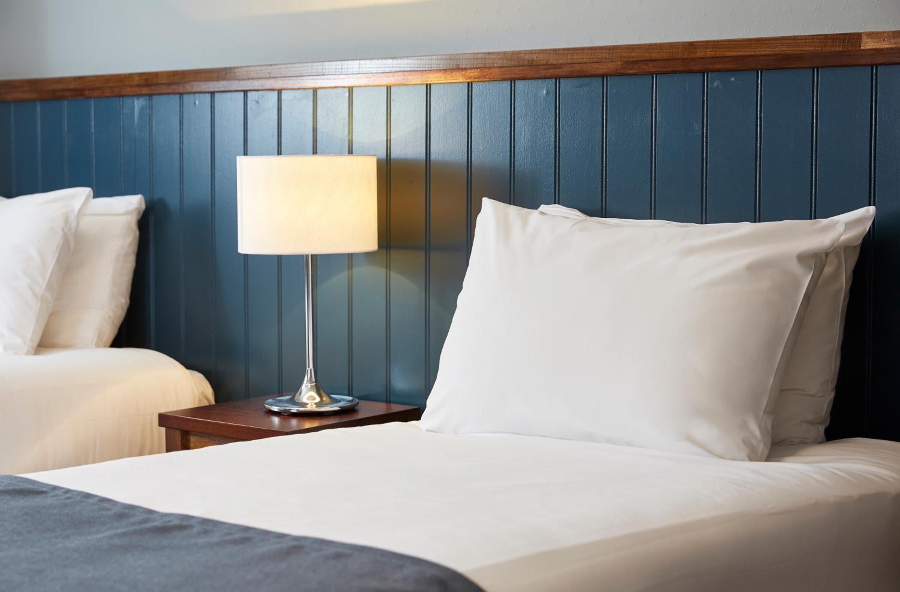 Standard Twin Room - Photo 3