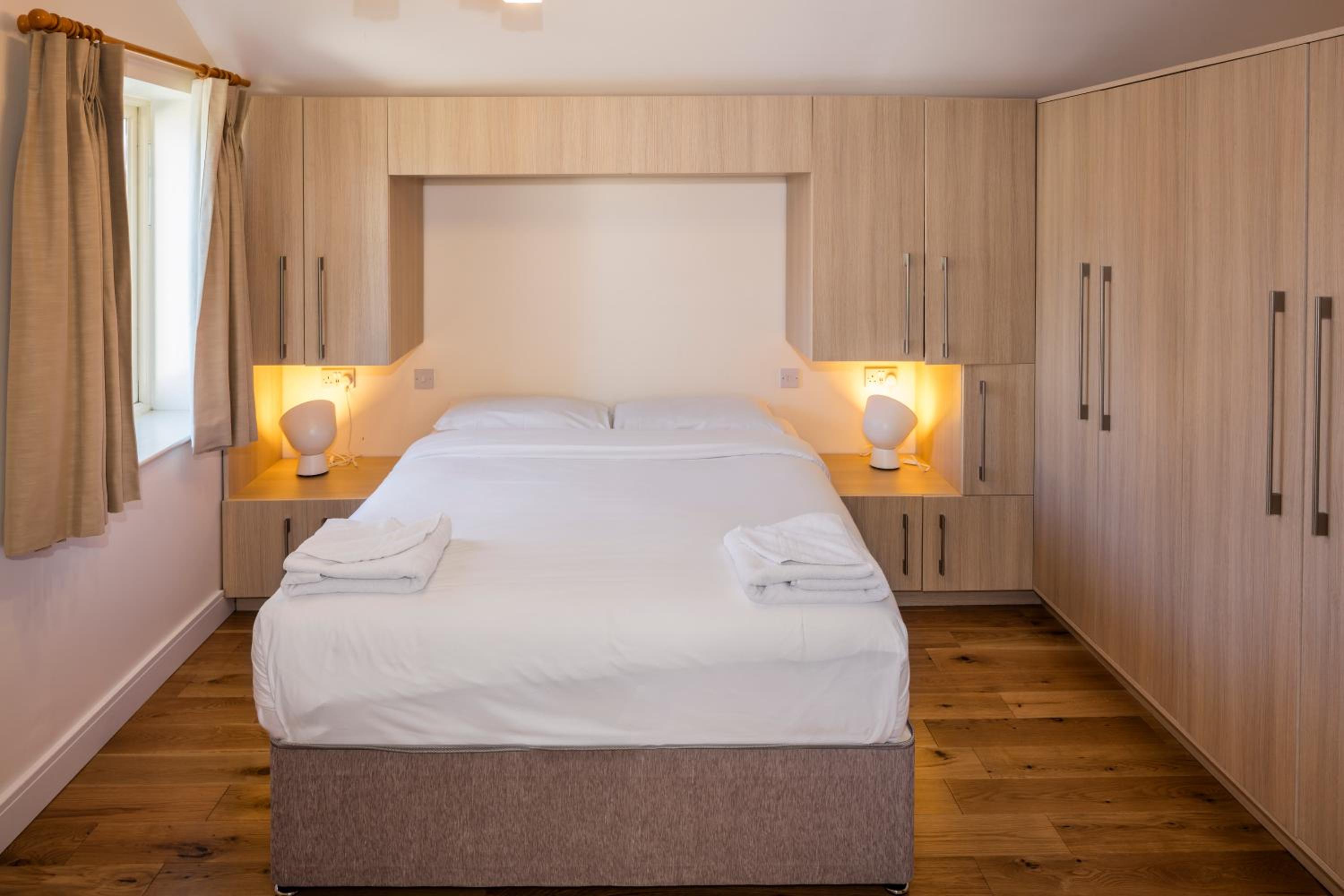 One-Bedroom Luxury Apartment
