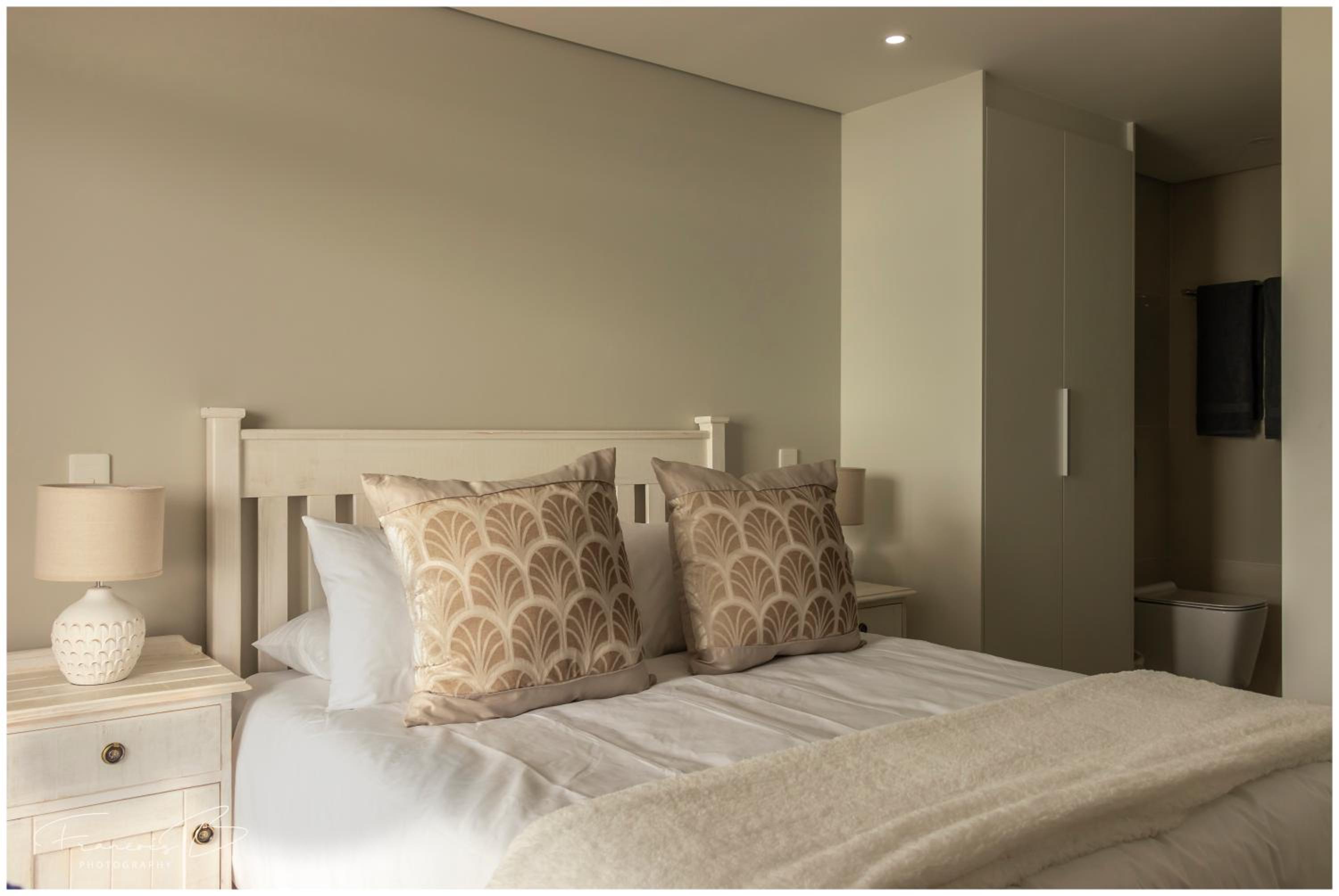 Two-Bedroom Apartment - Photo 2