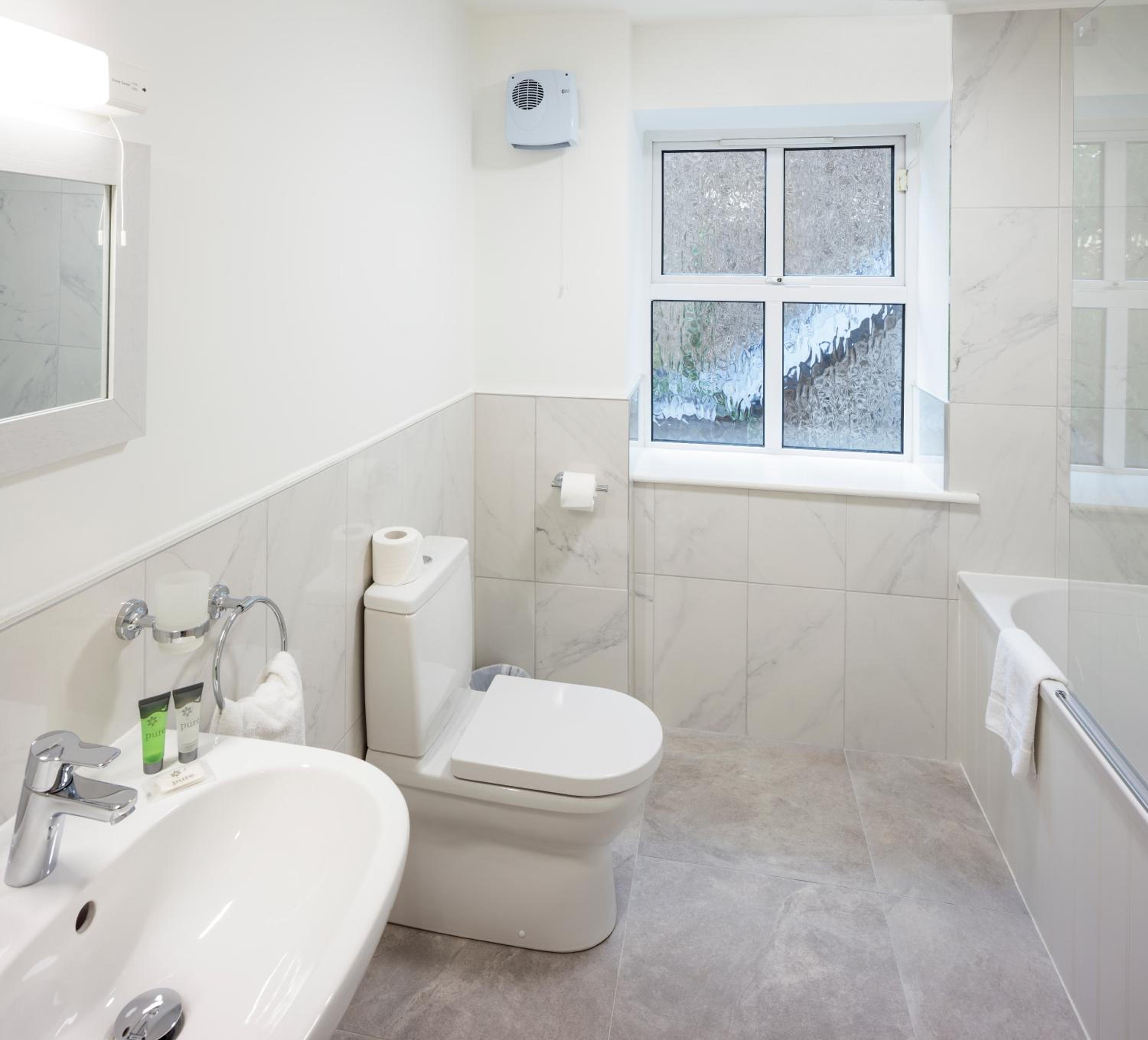 2-Bedroom Luxury Apartment photo 2