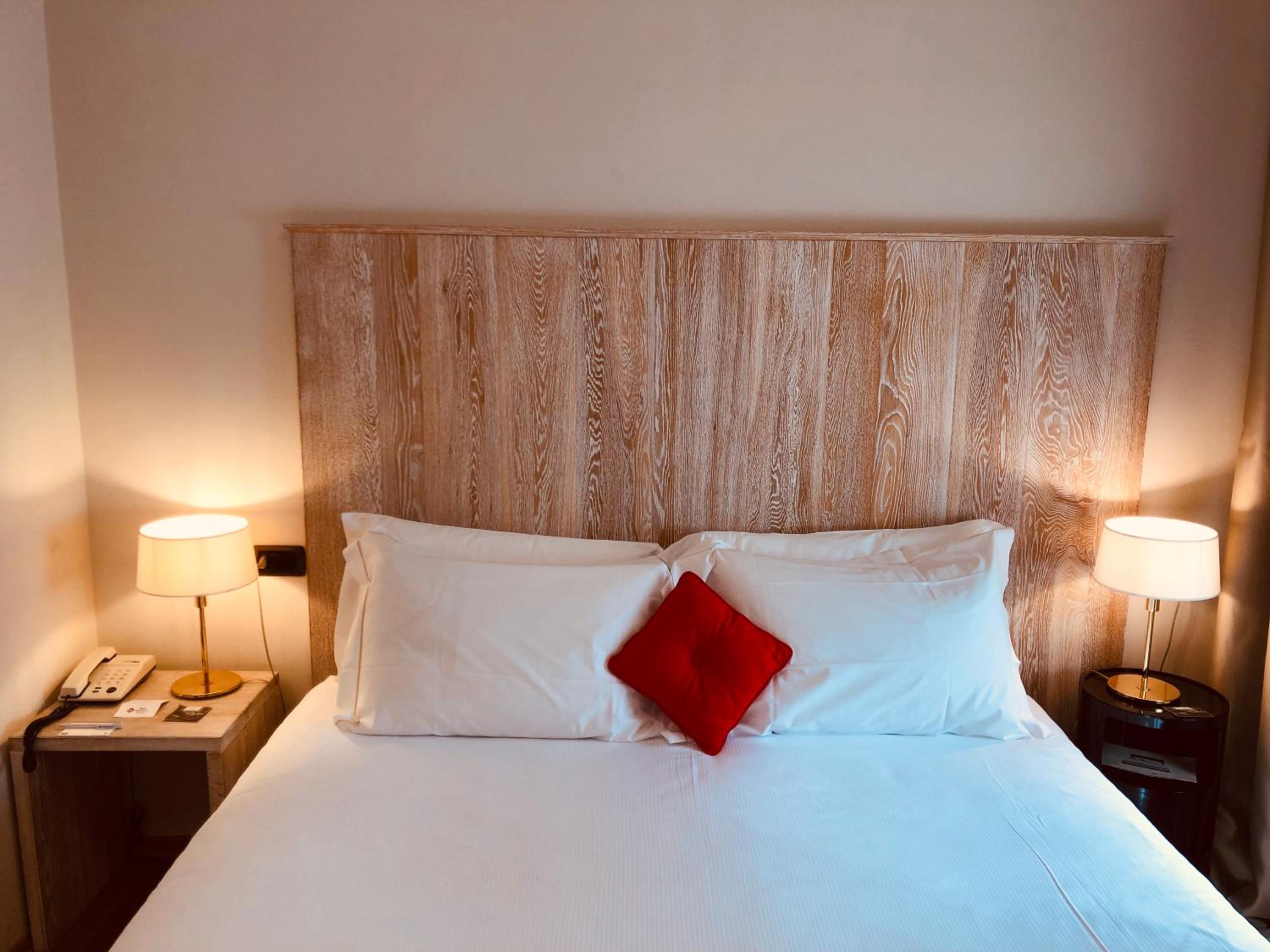Double Room with Church View - Photo 3