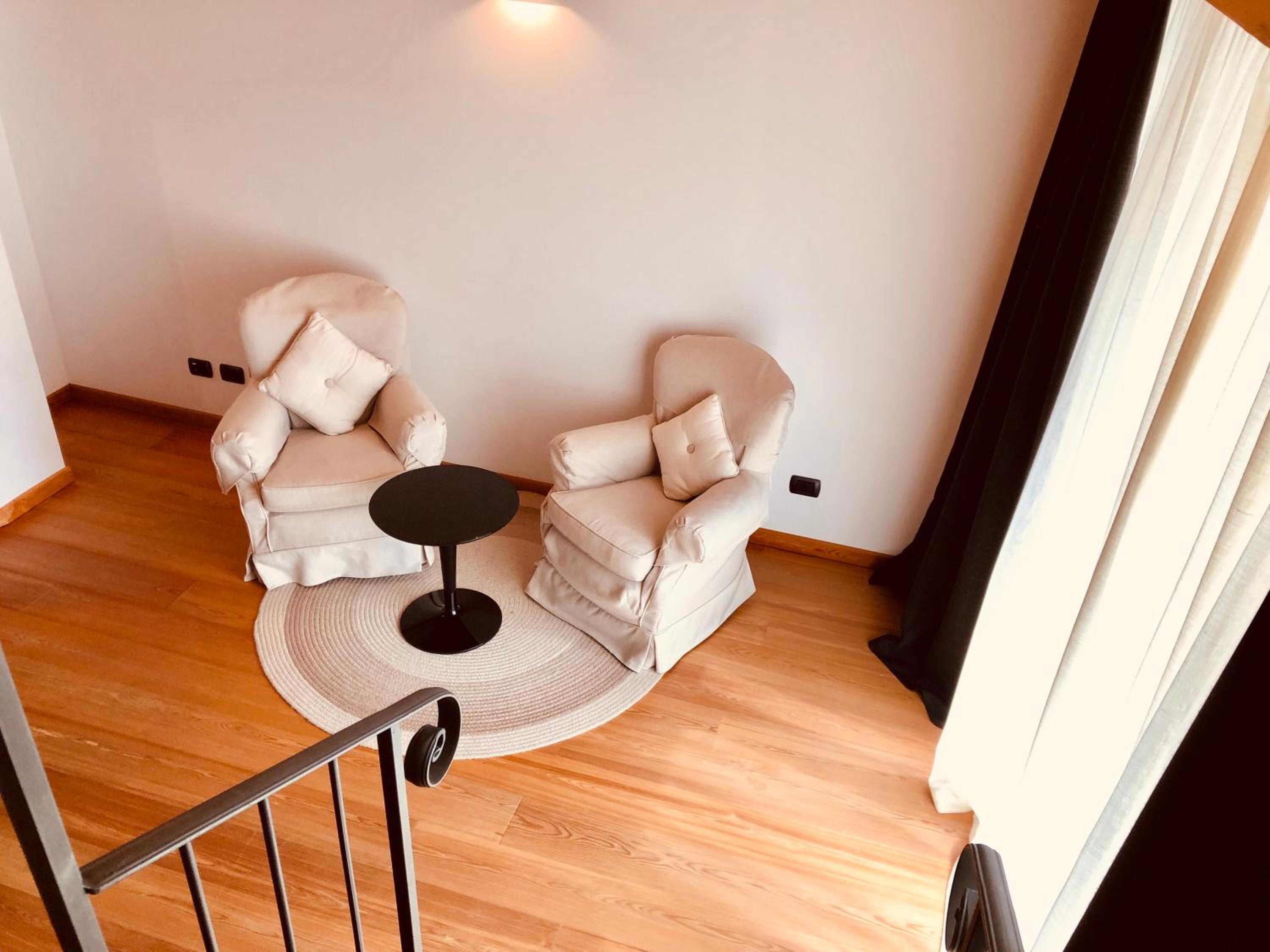 Suite - Photo 16