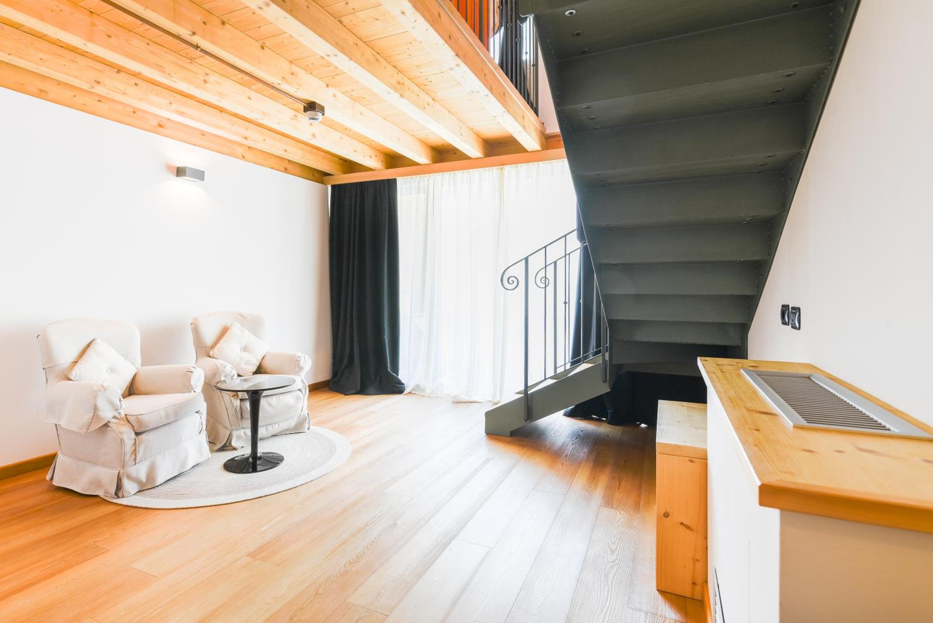 Suite - Photo 10