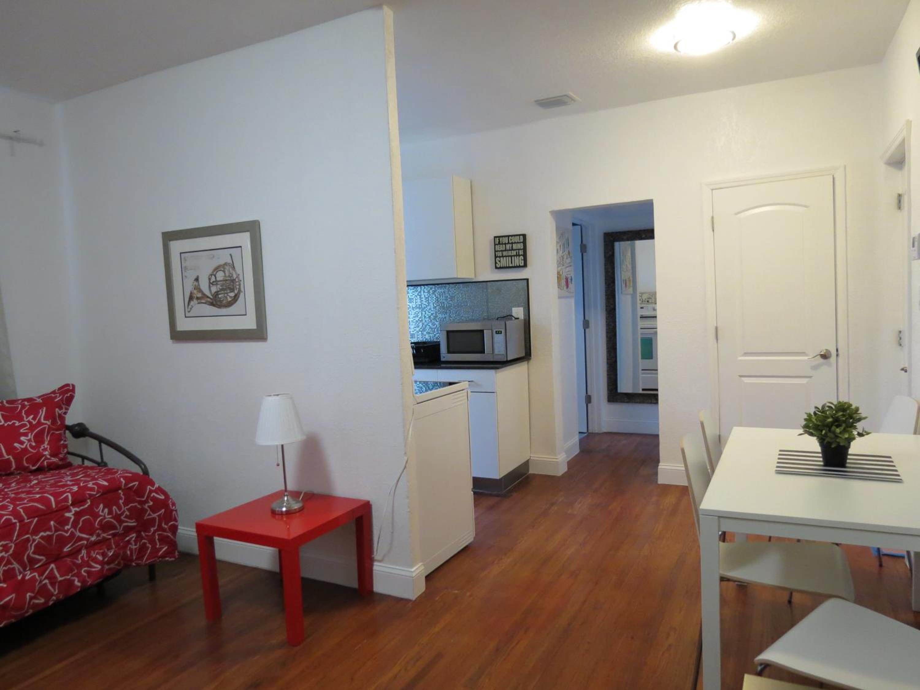 One-Bedroom Apartment - Photo 1