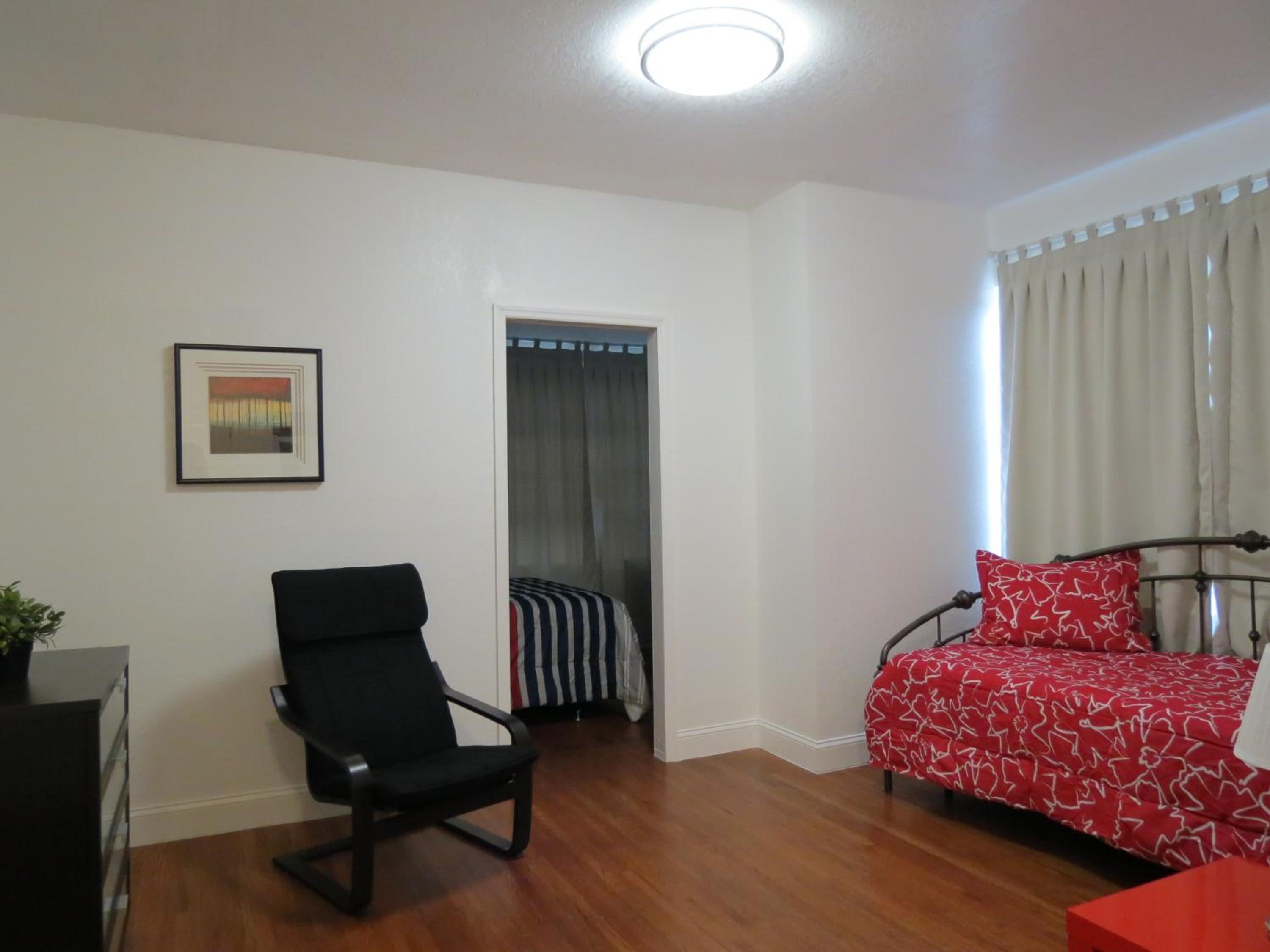 One-Bedroom Apartment - Photo 4